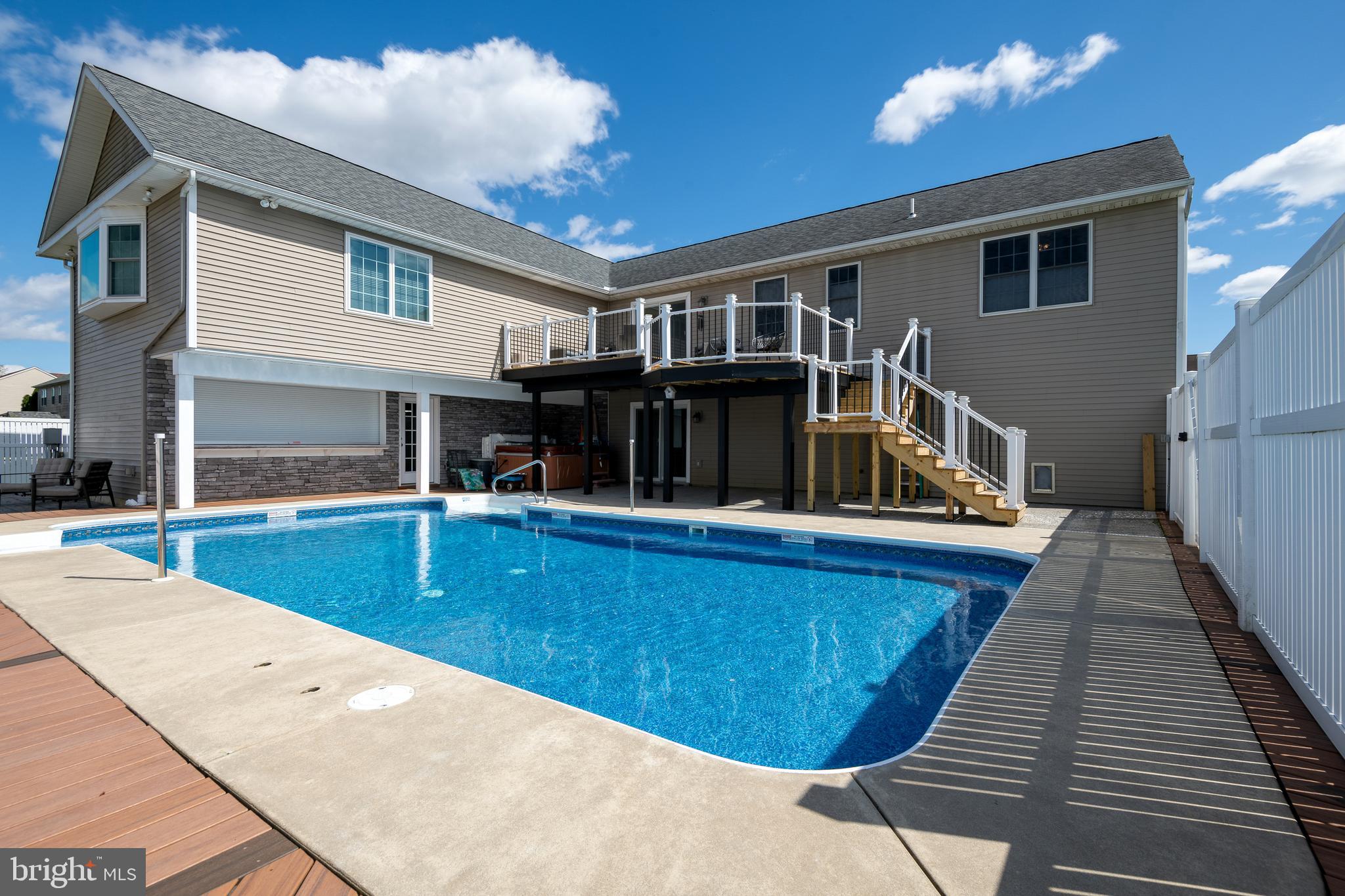 MAPLE RIDGE - Residential