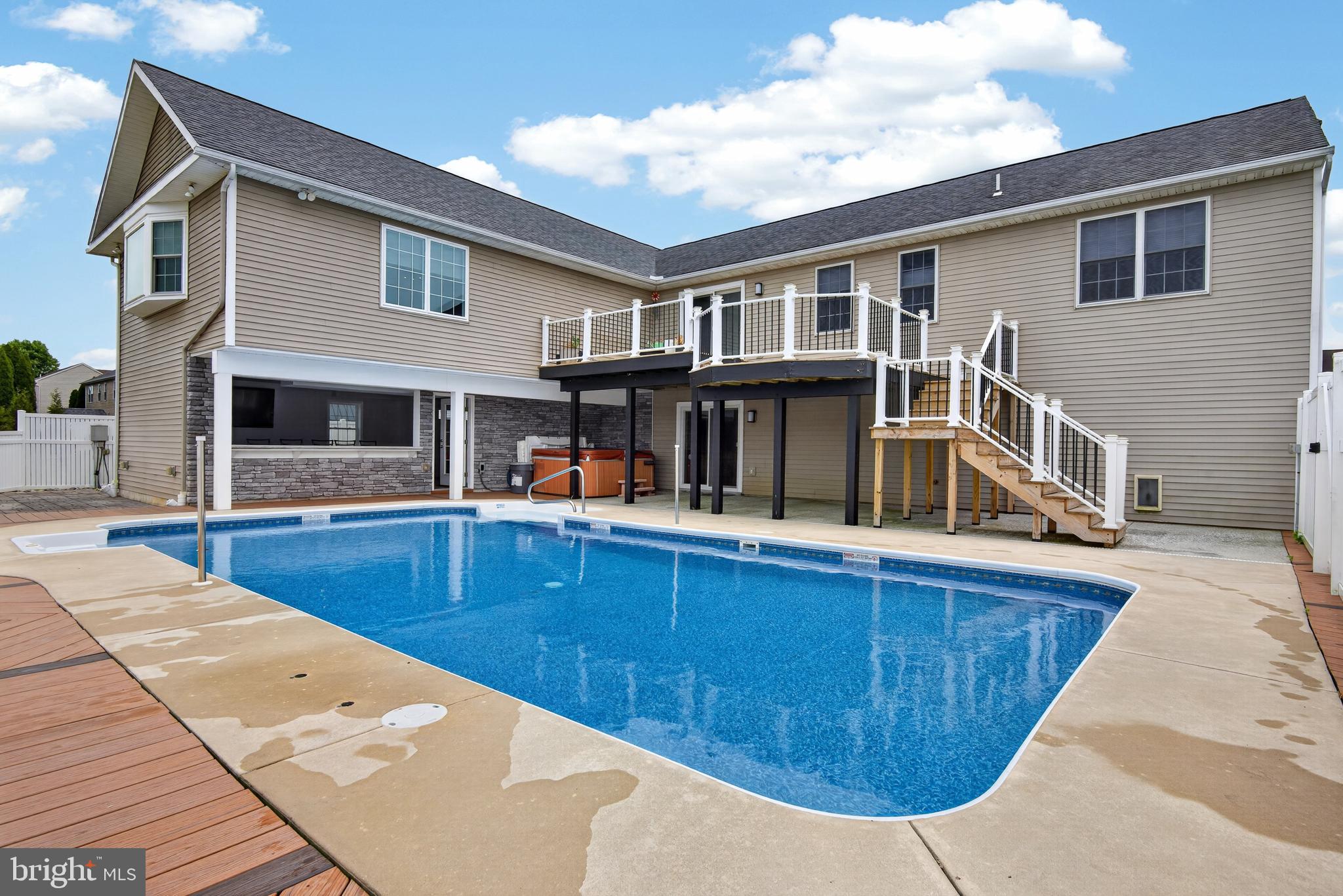 MAPLE RIDGE - Residential