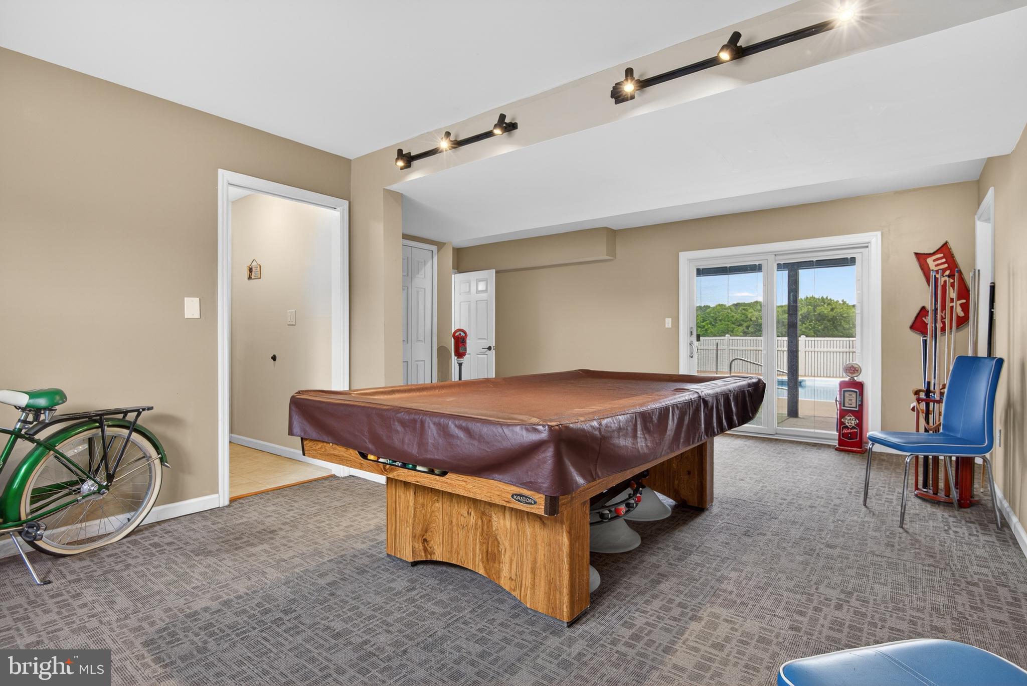 MAPLE RIDGE - Residential