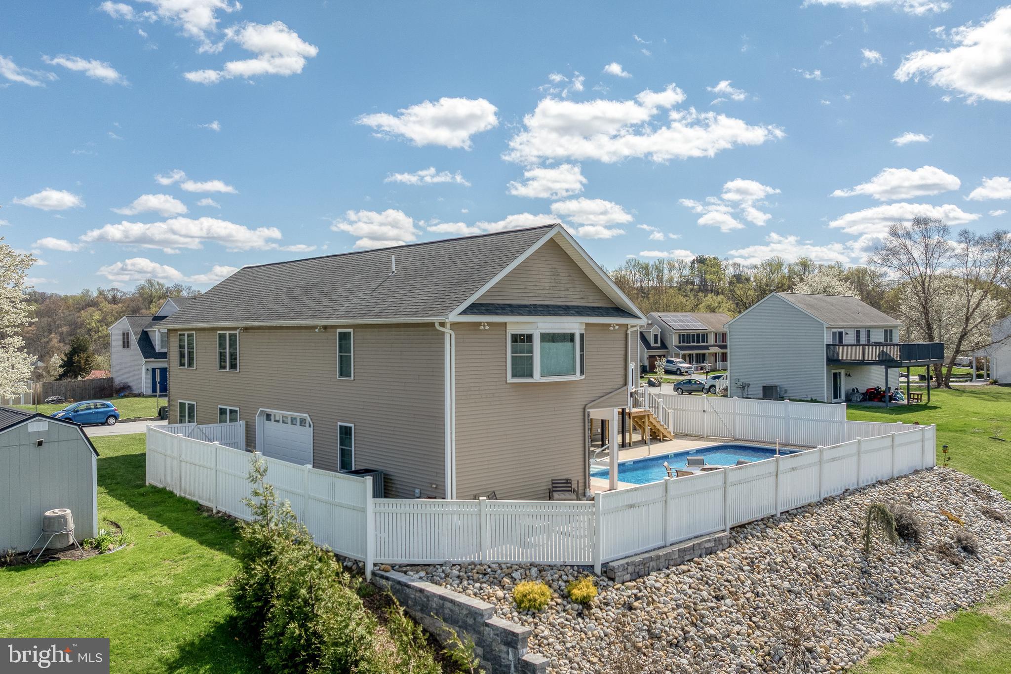 MAPLE RIDGE - Residential