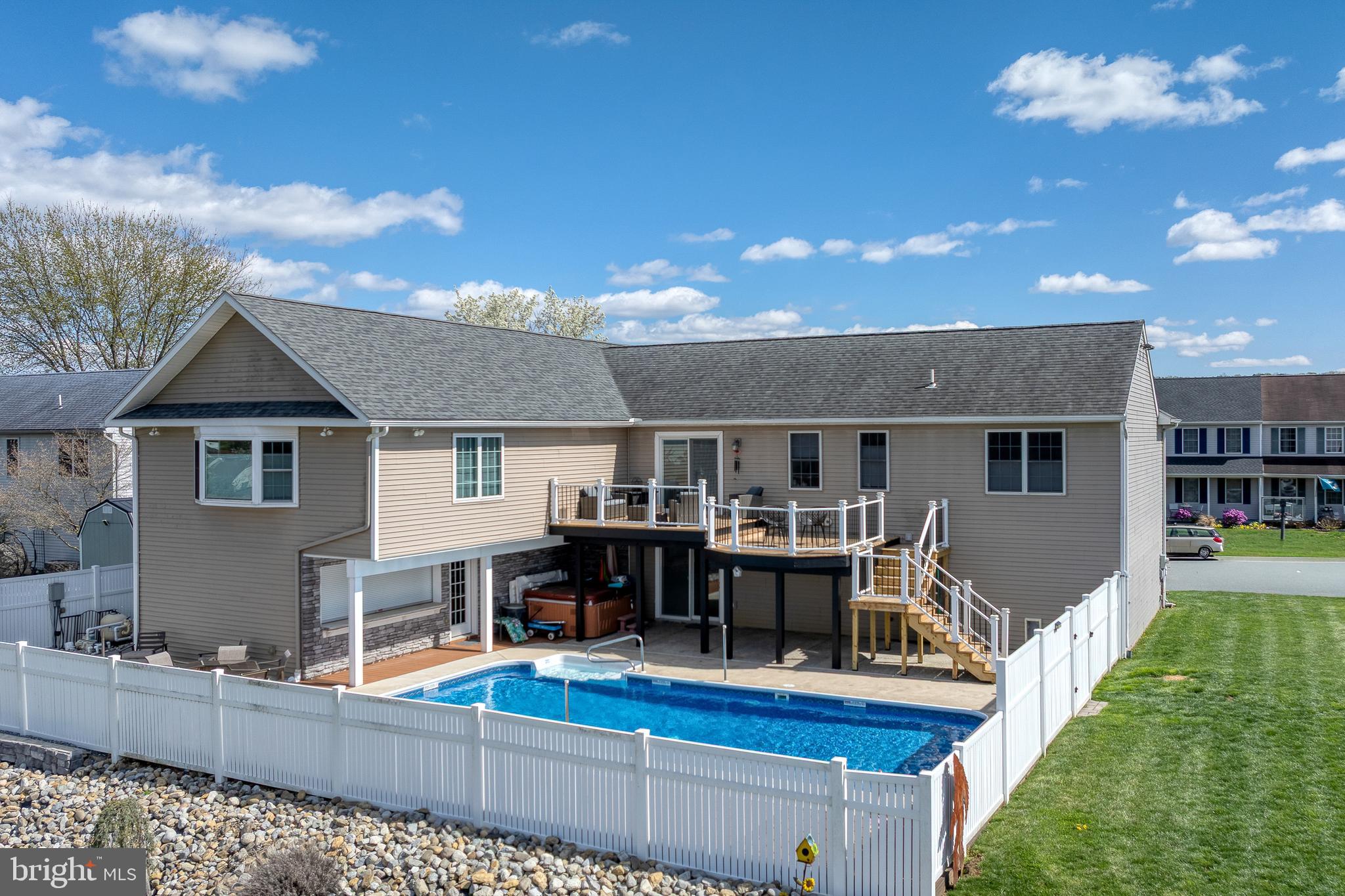 MAPLE RIDGE - Residential