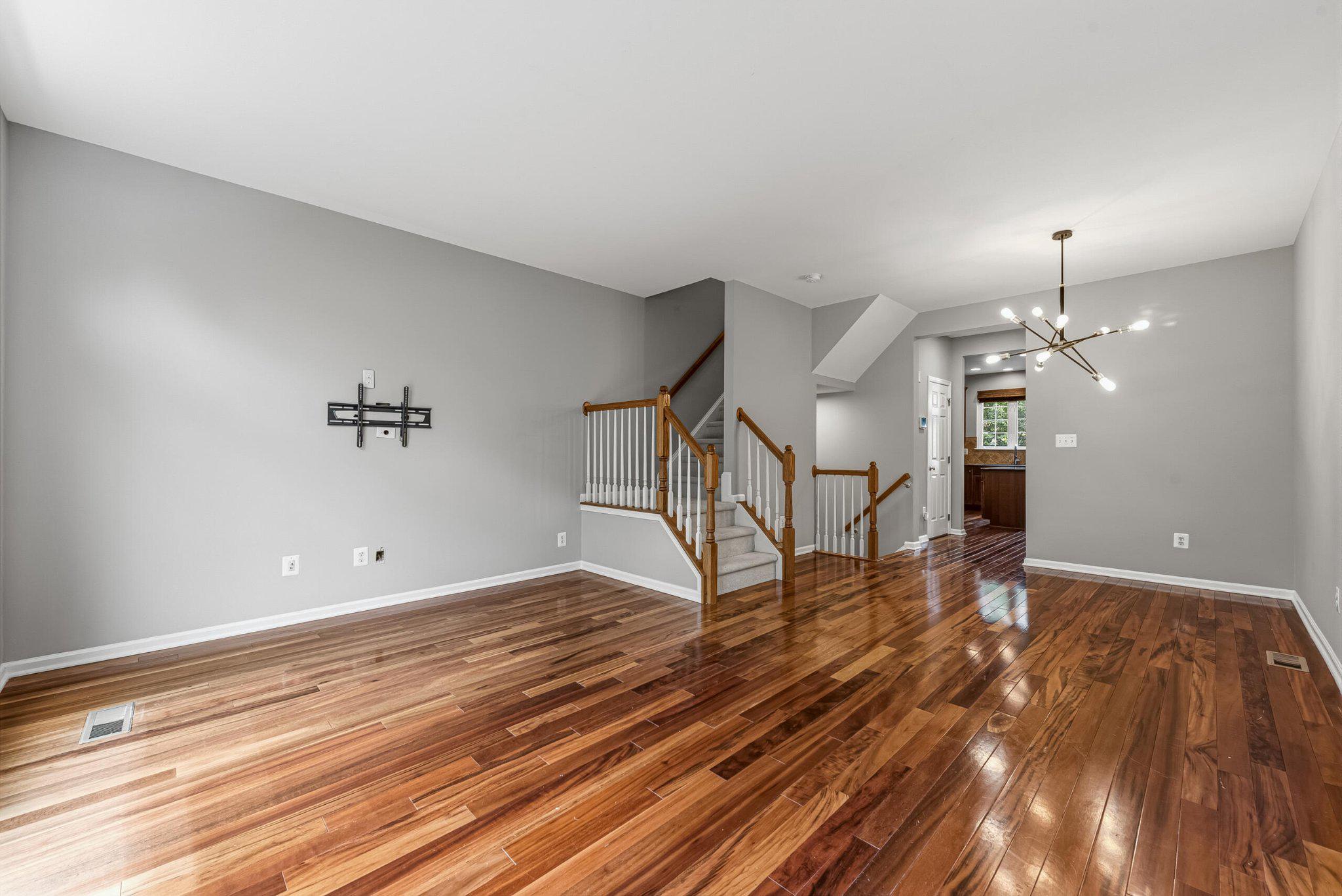 SOUTH RIDING - Residential