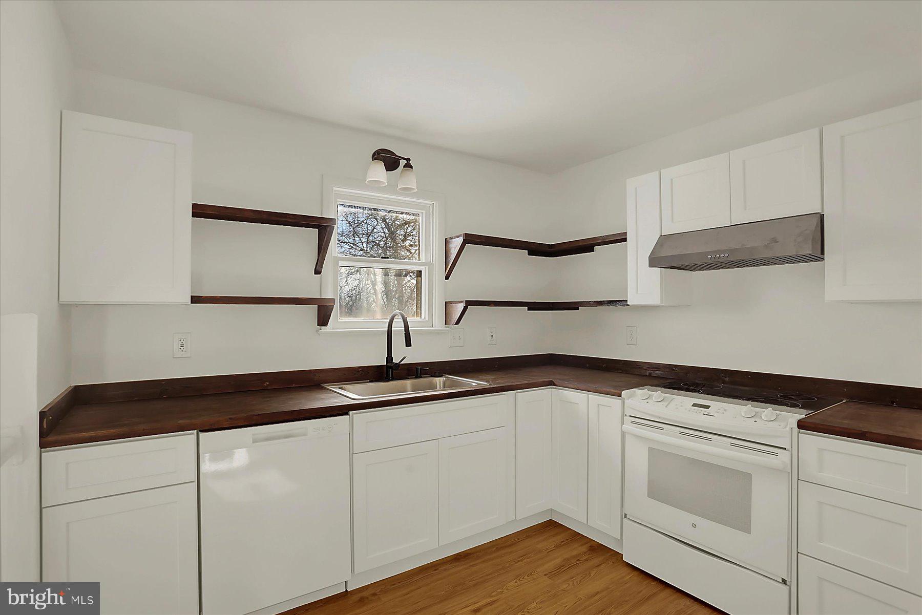 RIDGE HILLS - Residential