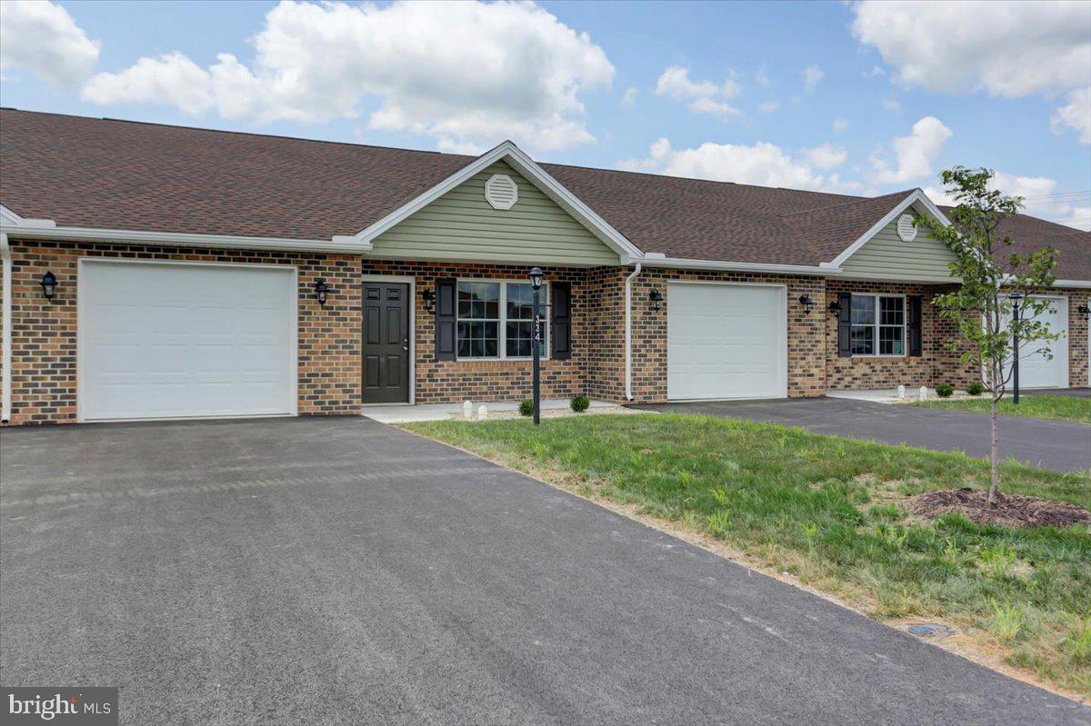 THORNWOOD VILLAGE - Residential