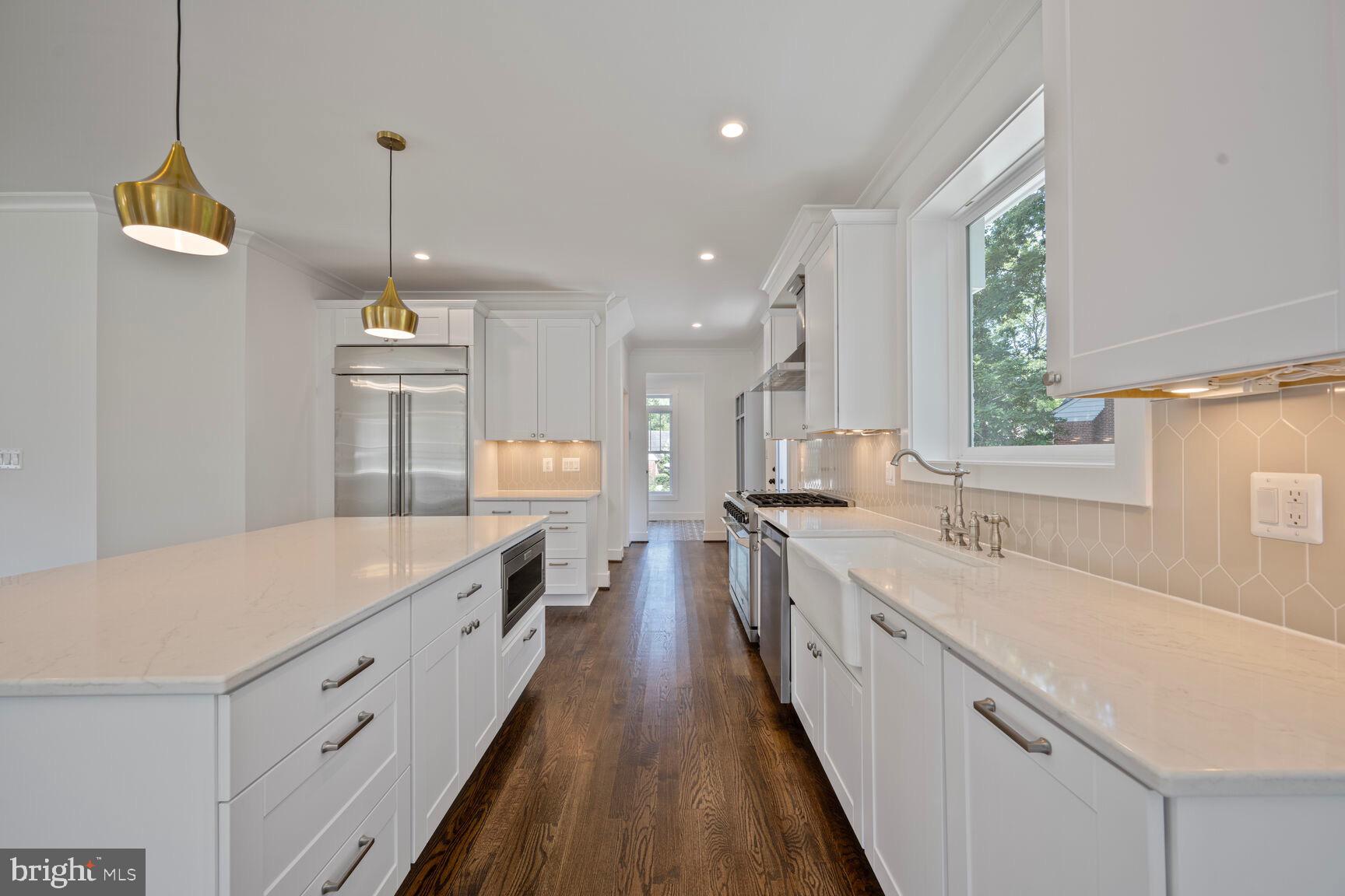 BROYHILL HEIGHTS - Residential