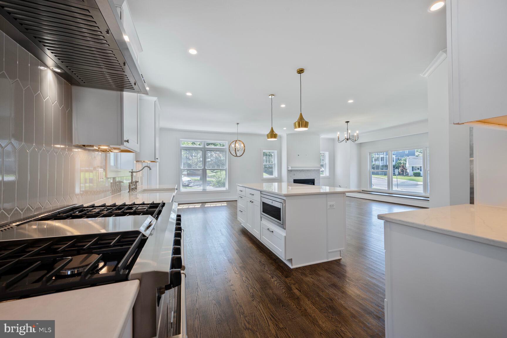 BROYHILL HEIGHTS - Residential