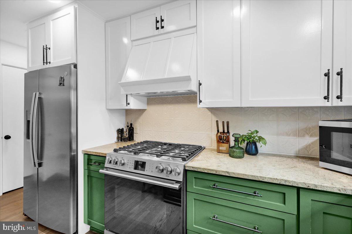 SCHOOL LANE HILLS - Residential