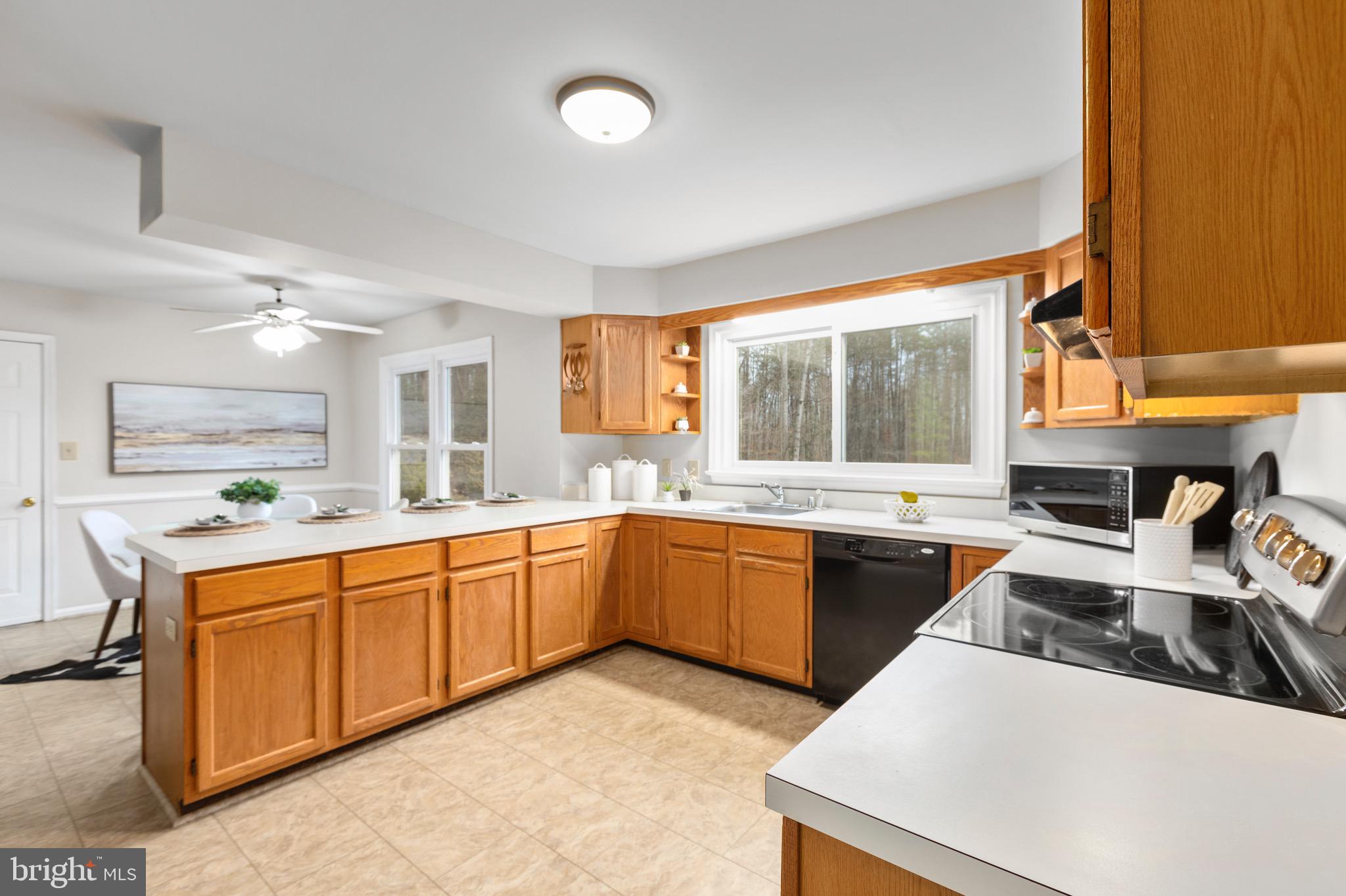 SIX LAKES WEST - Residential
