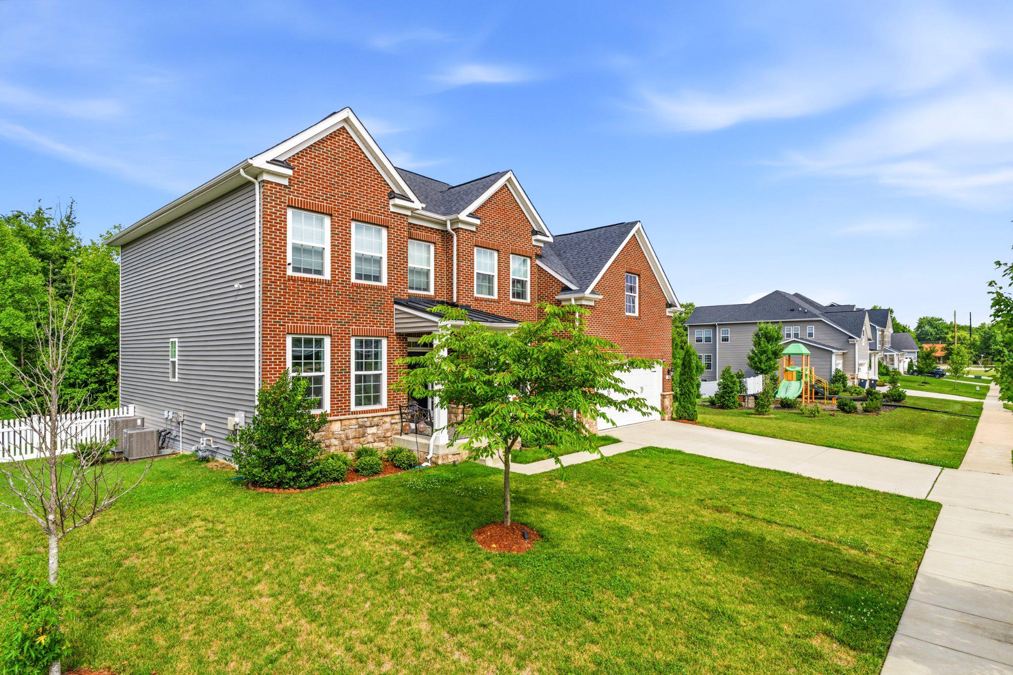 SPRING RIDGE - Residential