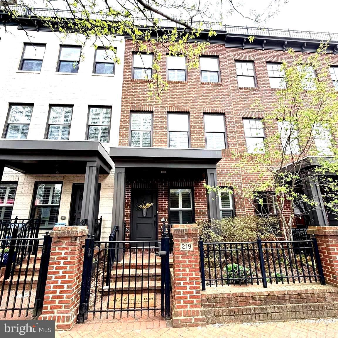 UPTOWN AT MURRAY HILL - Residential