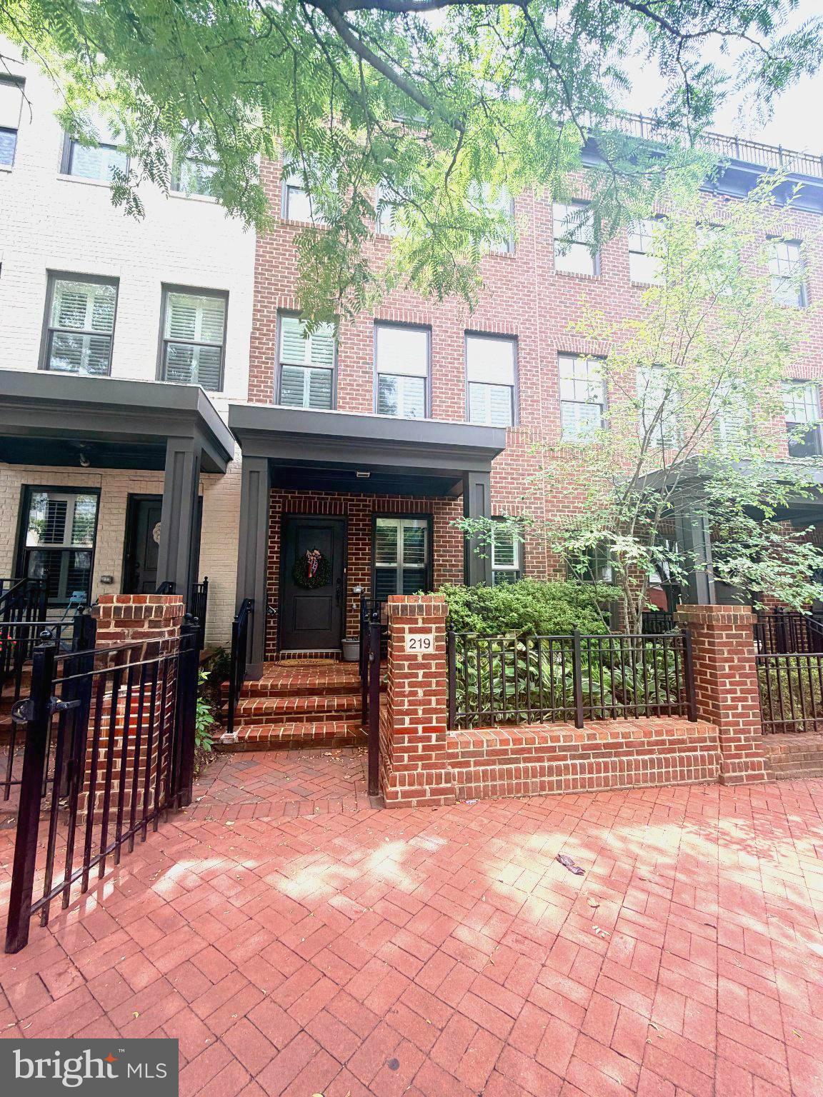 UPTOWN AT MURRAY HILL - Residential