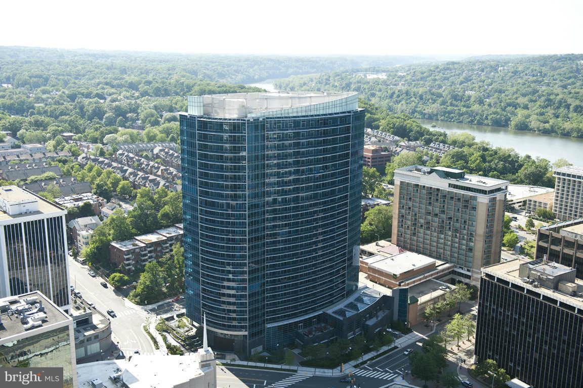 Discover refined living in this beautifully updated Turnberry Tower , This is one of the most popular 1-bedroom + den condos  in Turnberry.  It features  a private elevator, offering both elegance and comfort. Freshly painted walls and ceilings complement the rich hardwood floors in the living, dining, and kitchen areas, while plush new high-end carpeting enhances the primary bedroom. Thoughtful upgrades include motorized Lutron screen shades in the living room and blackout shades in the bedroom for effortless ambiance control.

Spanning 1,642 sq. ft., this spacious home features a generous 274 sq. ft. balcony—ideal for outdoor relaxation. The gourmet kitchen is equipped with Miele appliances, a Sub-Zero refrigerator, and sleek Italian cabinetry, while the spa-like marble bathrooms include a Jacuzzi tub for ultimate relaxation. Complimentary valet parking and private storage add to the convenience.

Located in the prestigious Turnberry Tower, residents enjoy world-class amenities, including a fully equipped fitness center with a year-round indoor pool, yoga room, personal training, and spa services. Additional perks include a social lounge, media room, 24/7 front desk concierge, and round-the-clock valet service.

Long-term lease options are available. Schedule your private tour today!
