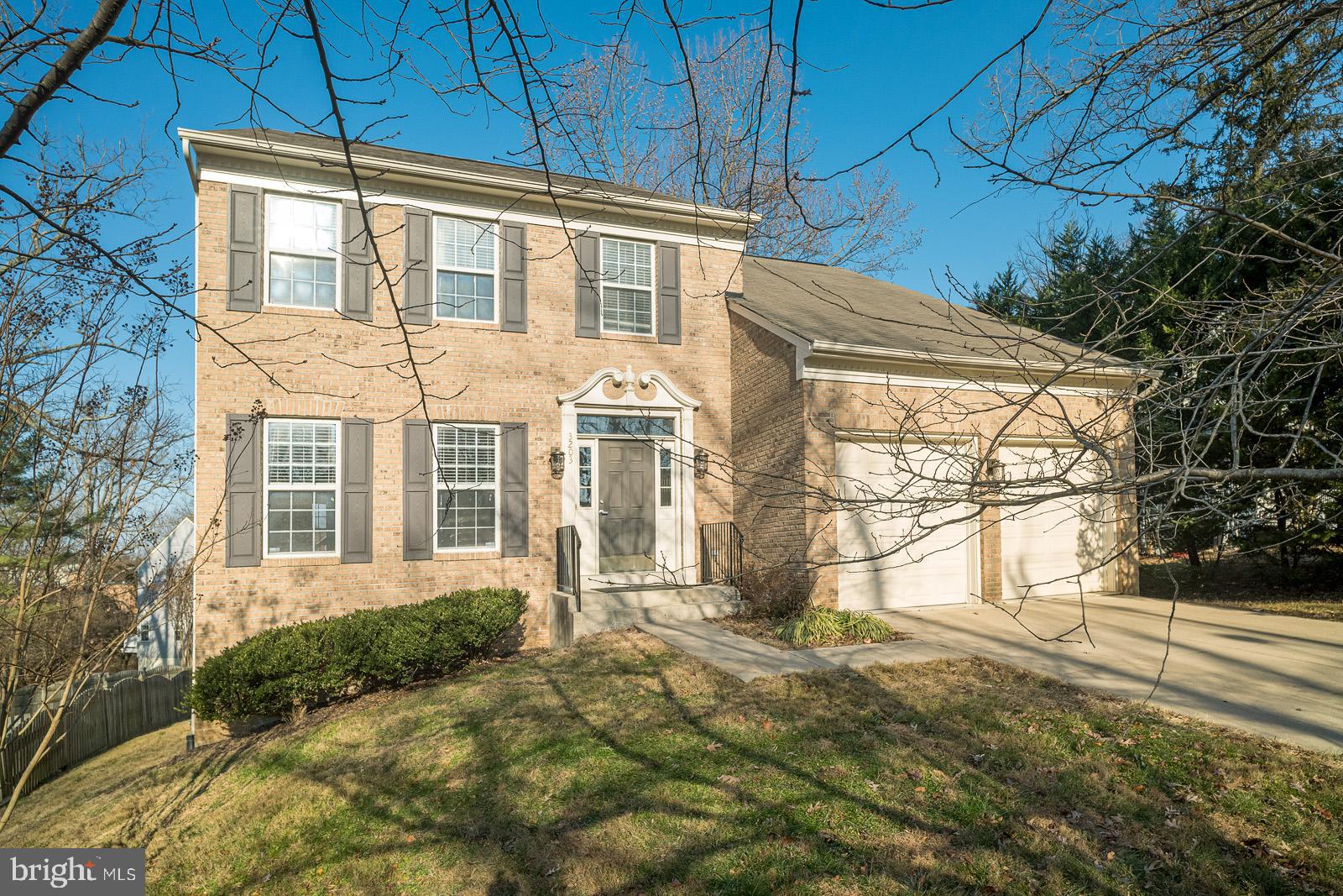 Sunny detached colonial with 2-car attached garage in Kensington View is available for multi-year lease.  Will need a basic paint refresh before move-in.  Combination wood/carpeting; granite kitchen counters, and some updated appliances. Professionally managed and available in July. Online application $50/adult.