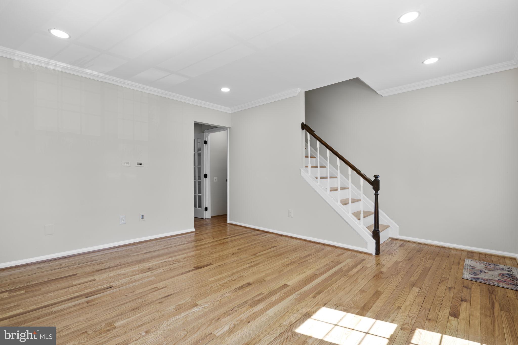 PINECREST - Residential