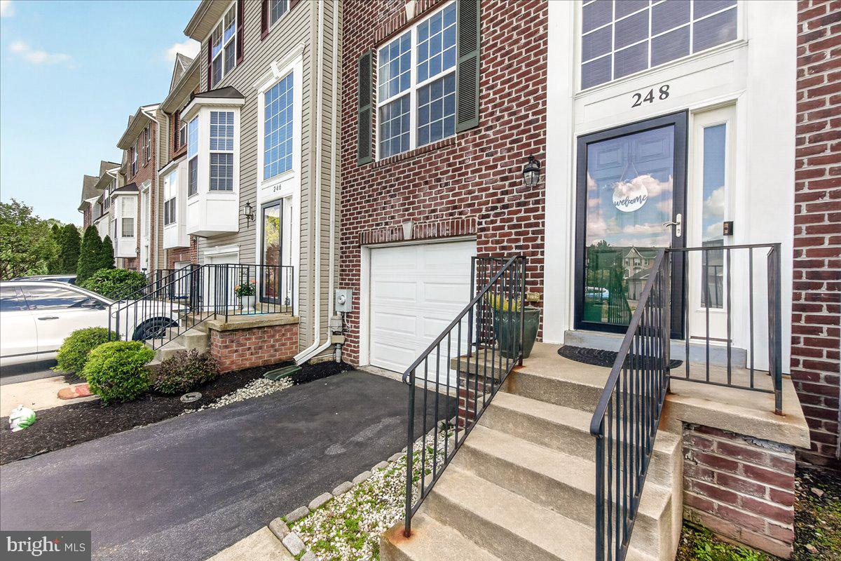 NORTH CROSSING - Residential