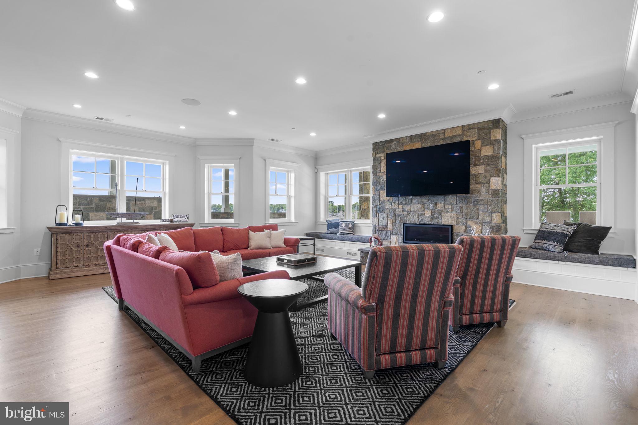 POHLMAN POINT - Residential