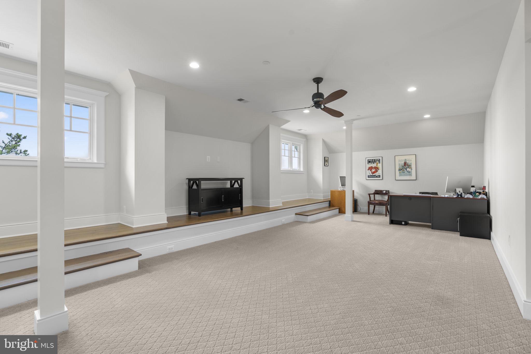 POHLMAN POINT - Residential