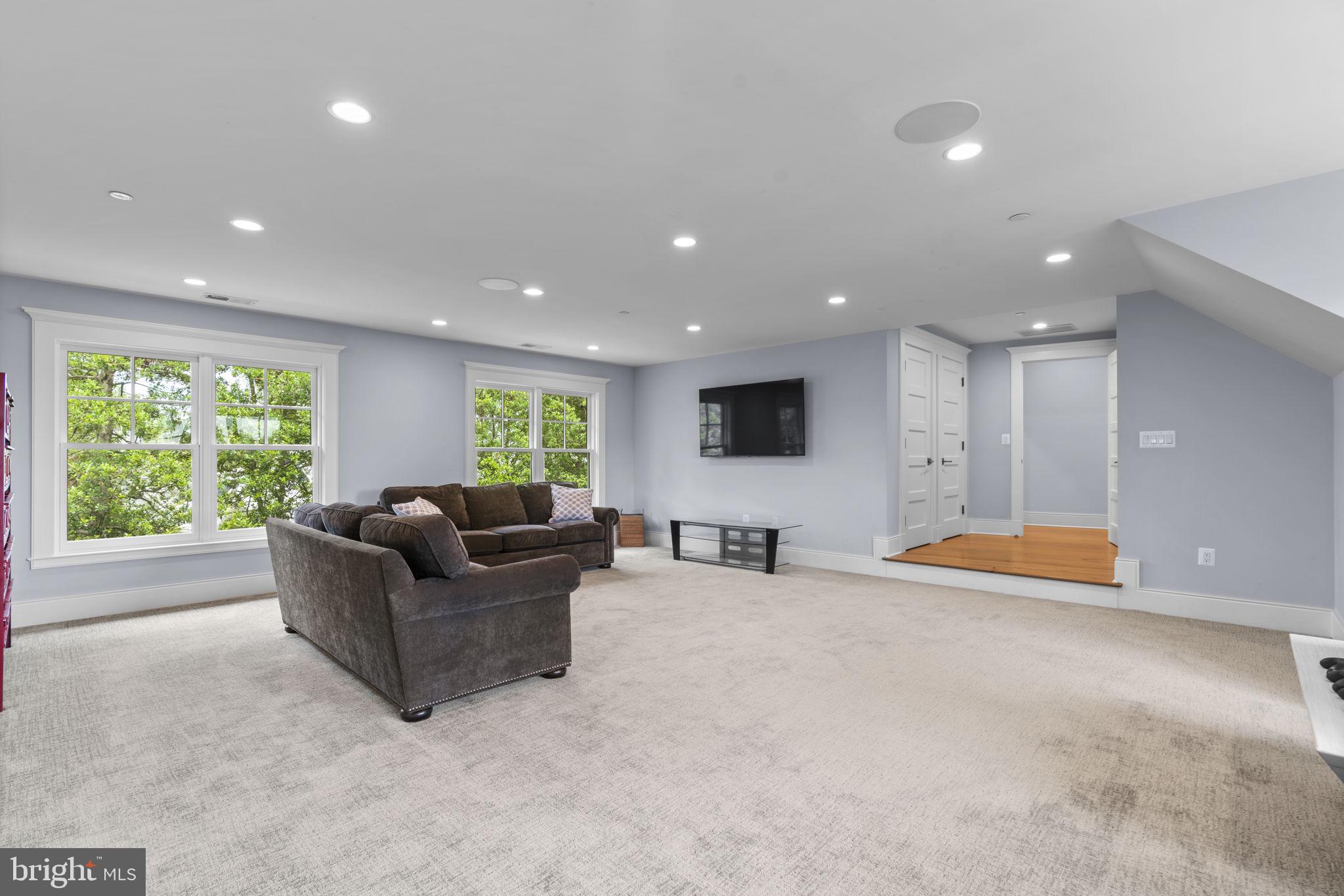 POHLMAN POINT - Residential