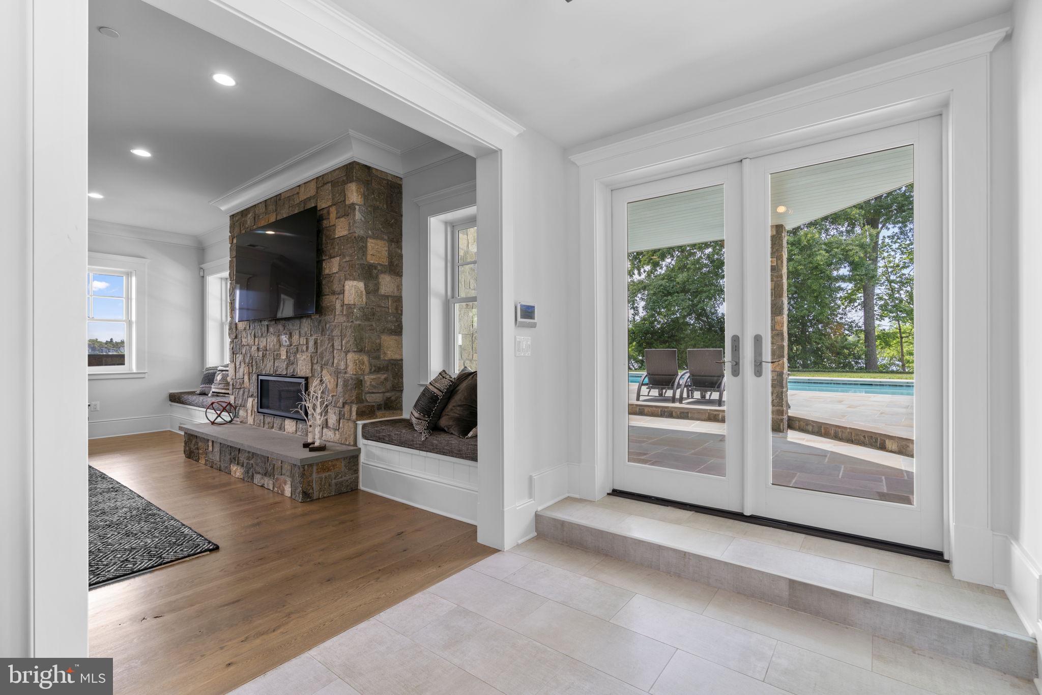 POHLMAN POINT - Residential