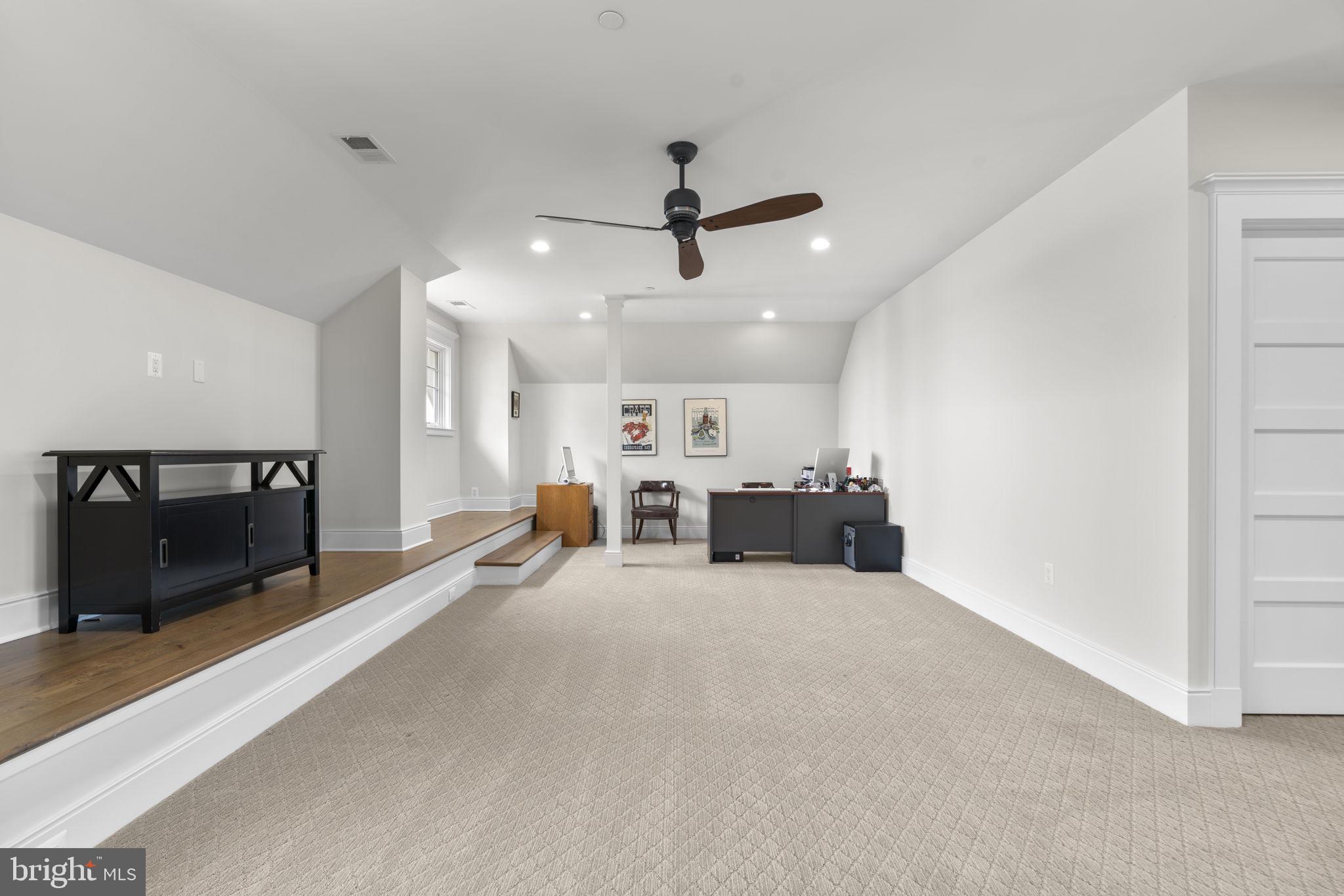 POHLMAN POINT - Residential