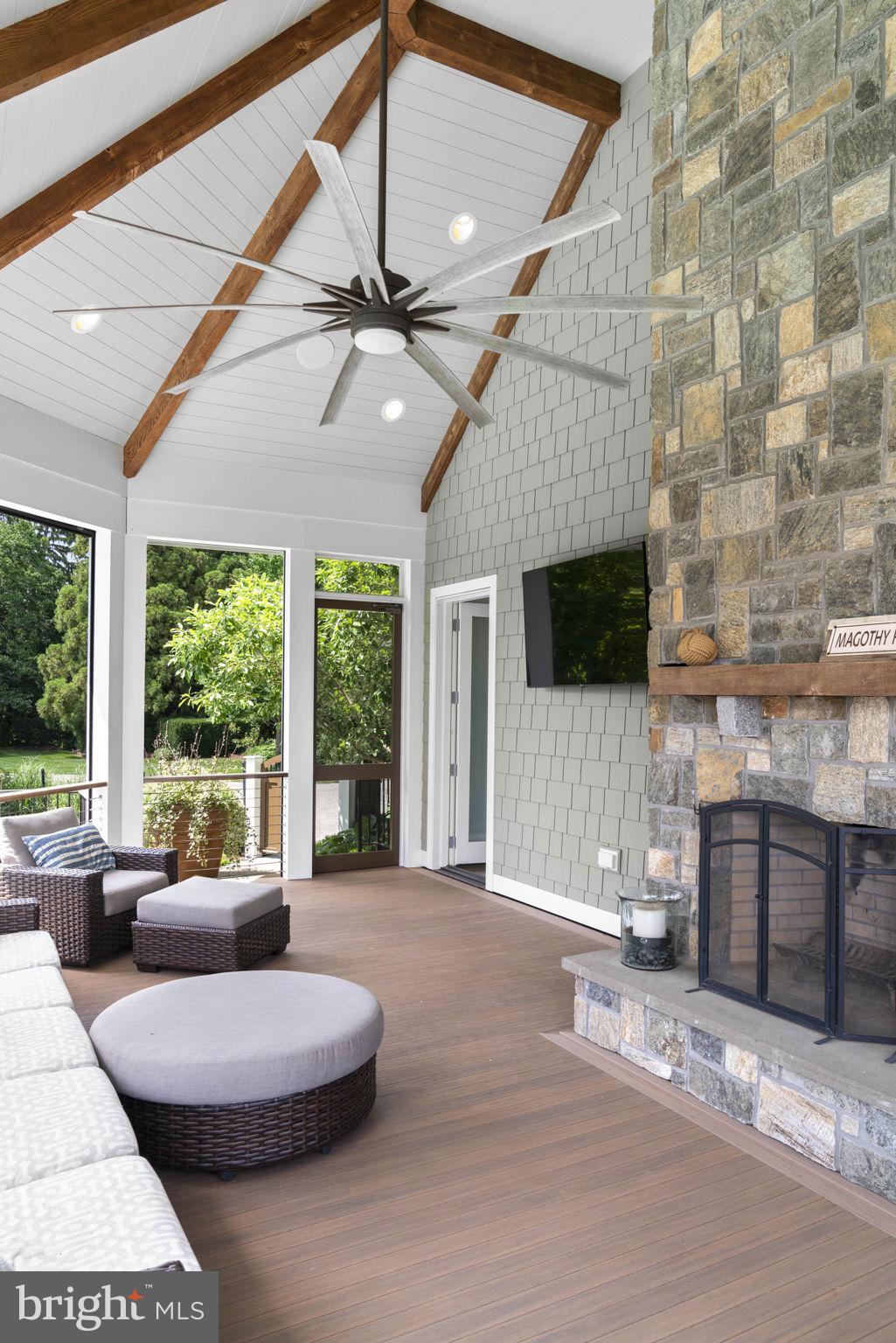 POHLMAN POINT - Residential