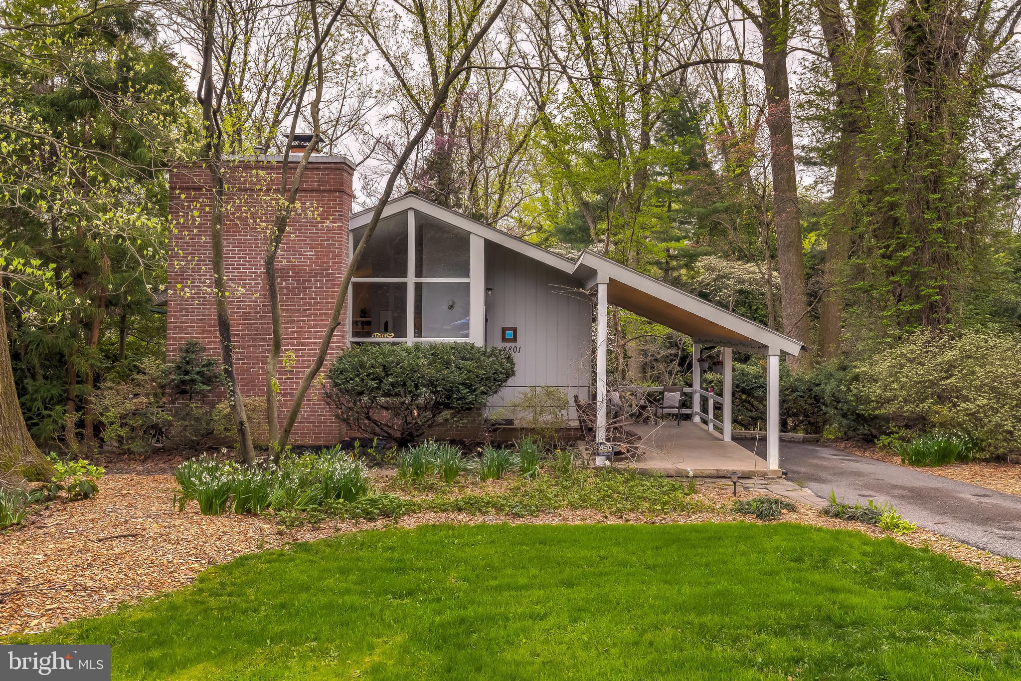 METICULOUSLY MAINTAINED 3 BEDROOM 2 FULL BATHROOM HOME IN SOUGHT AFTER TEN HILLS COMMUNITY. GLISTENING HARDWOODS CASCADE THROUGHOUT. ENJOY FRESH PAINT, DESIGNER LIGHTING, SS APPLIANCES IN CHEF'S GALLEY KITCHEN. WOOD BURNING FIREPLACE. VAULTED CEILINGS. LOADS OF NATURAL LIGHT WITH GIGANTIC WINDOWS. FINISHED LOWER LEVEL WITH WORKBENCH. AMPLE STORAGE. PRIVATE CUSTOM REAR PATIO AND SHED - PERFECT FOR ENTERTAINING. TREEHOUSE AND FIRE PIT OUTDOORS IN YOUR PRIVATE OASIS. COVERED CARPORT. CLOSE PROXIMITY TO RETAIL SHOPPING, LOCAL DINING, AND ALL MAJOR HIGHWAYS. SCHEDULE A PRIVATE TOUR TODAY!