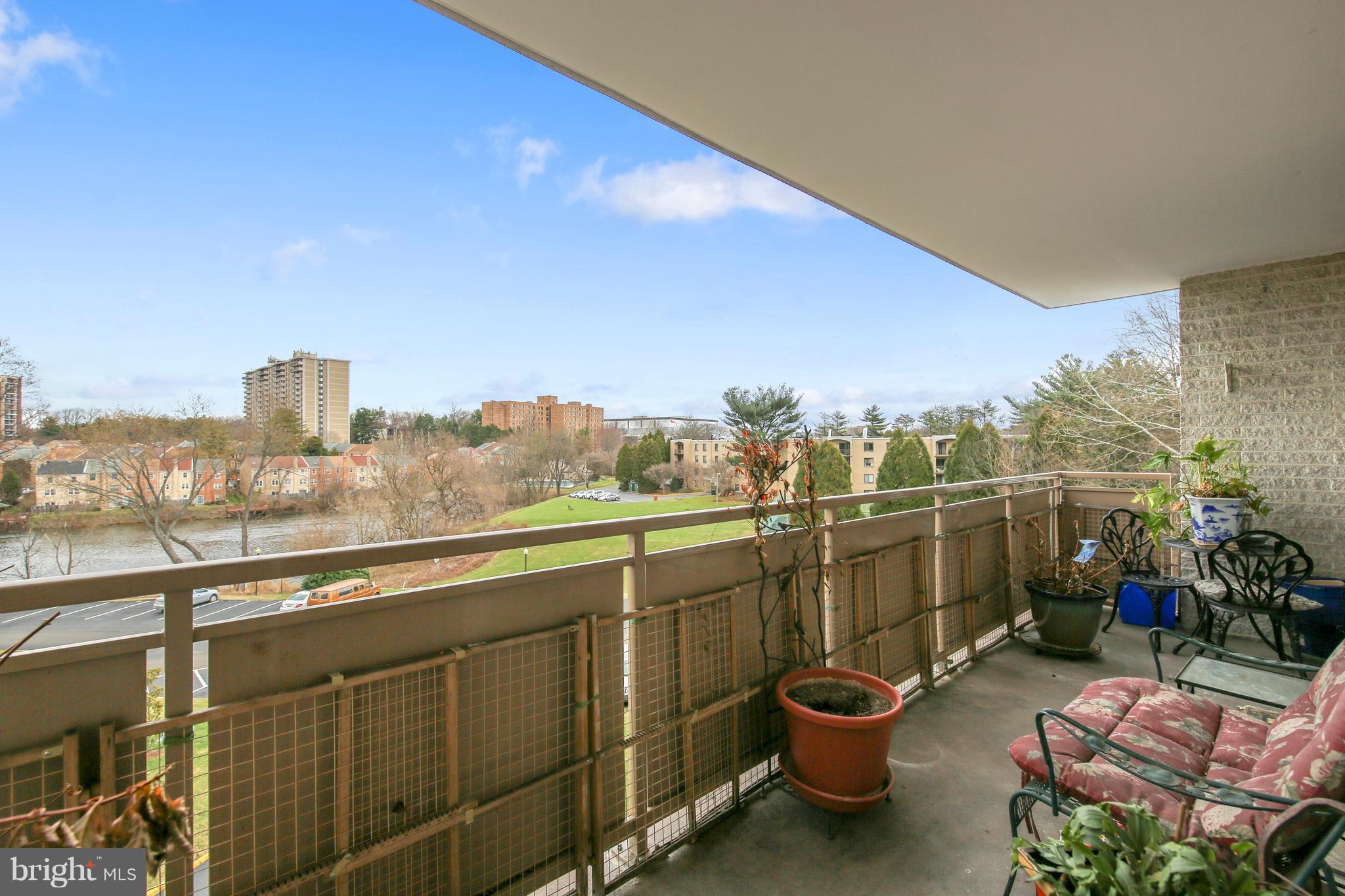 LAKESIDE TERRACE - Residential