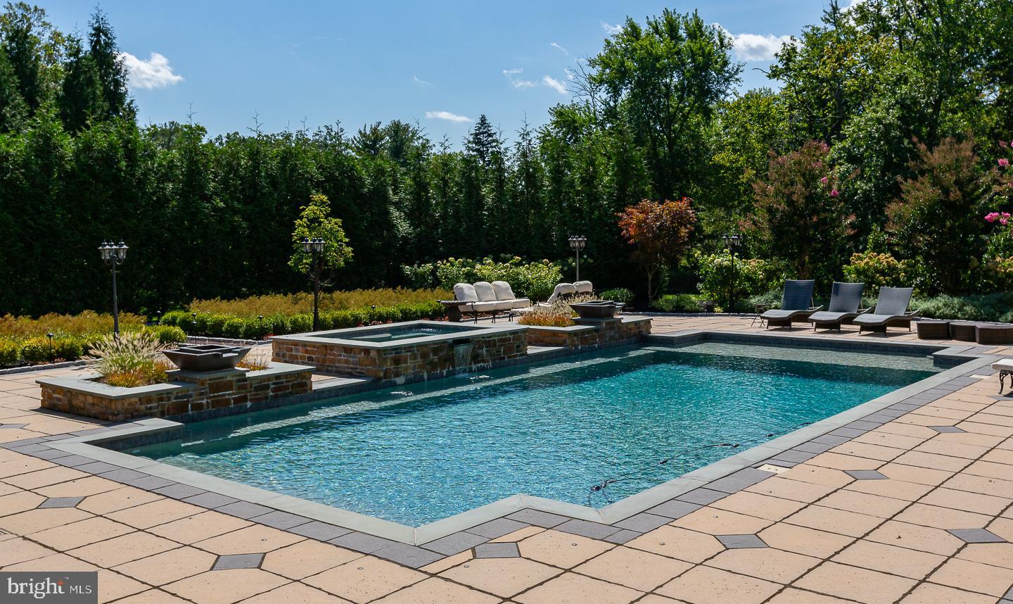 THE PINES - Residential