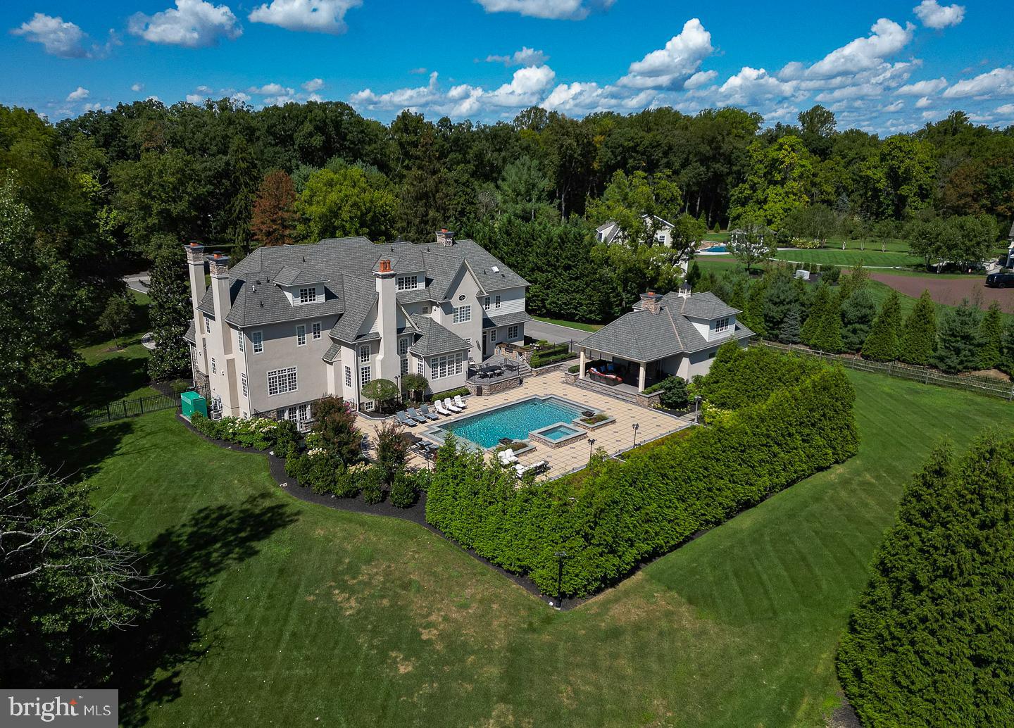 THE PINES - Residential