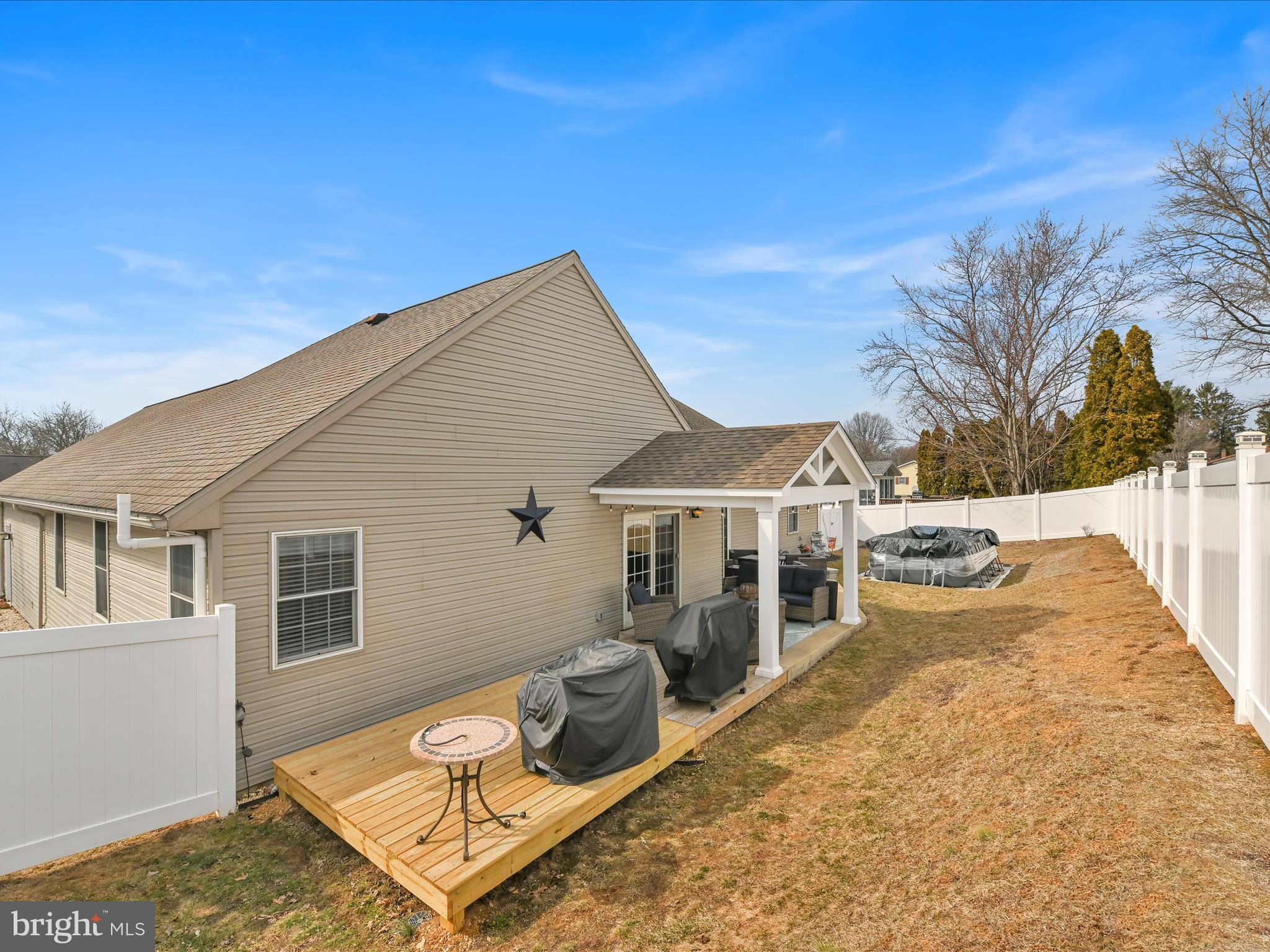 COLONIAL VILLAGE - Residential