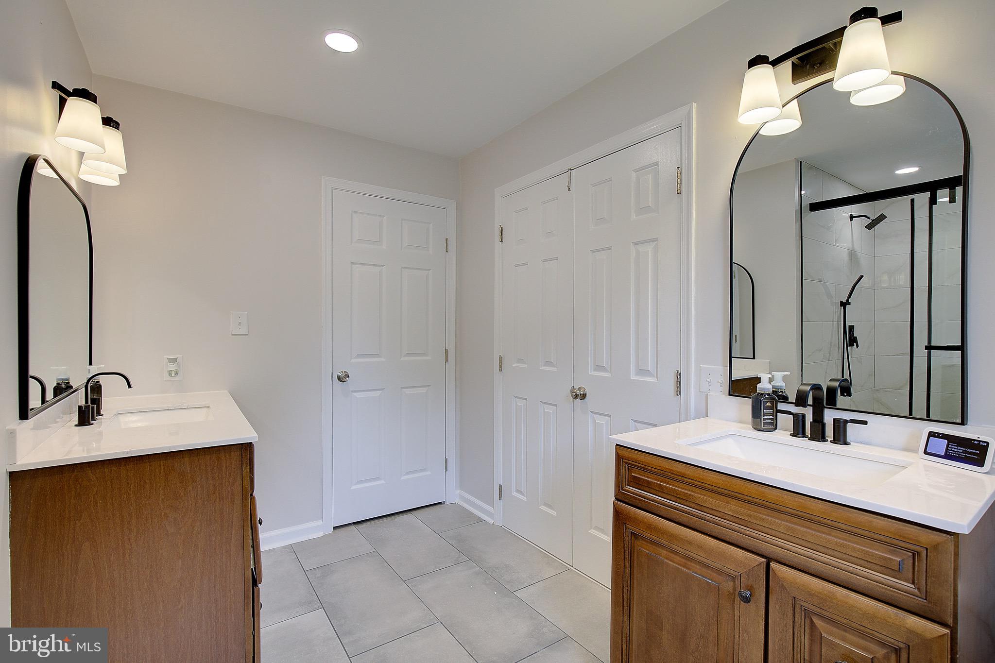 SYMPHONY WOODS - Residential