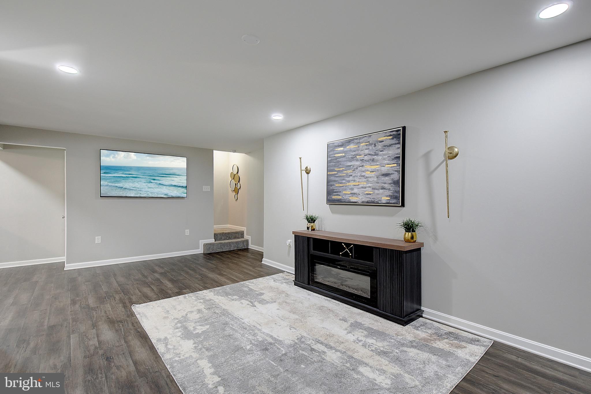 SYMPHONY WOODS - Residential