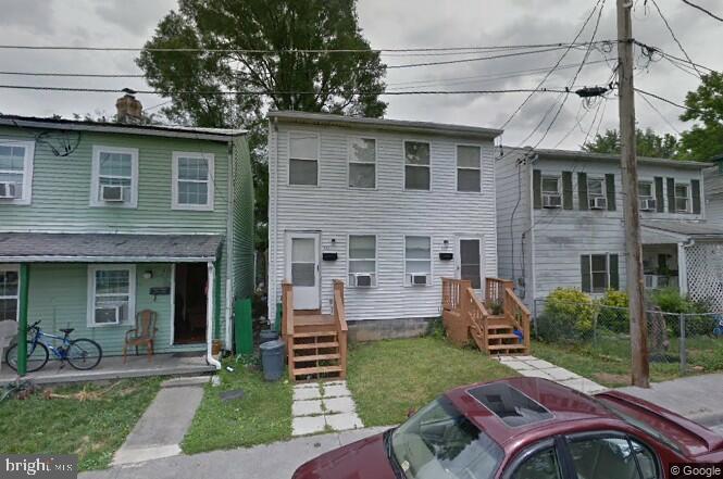 A freshly painted, all new flooring duplex for rent in town of Winchester! Open concept living and kitchen on main level with full bathroom, 2 spacious bedrooms on upper level. Convenient to downtown Winchester dining and shops! Washer and dryer hookups in unit.