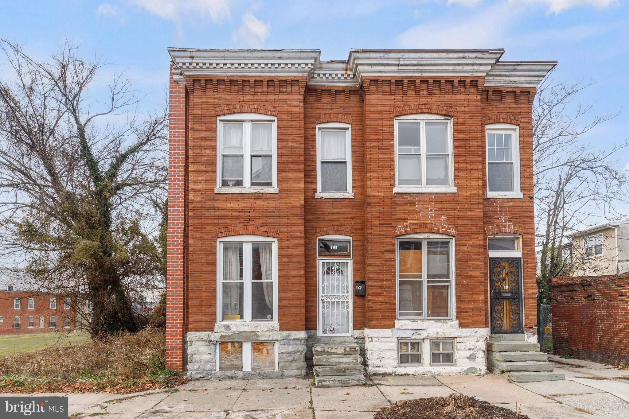 INVESTORS SPECIAL!!! GREAT INVESTMENT OPPORTUNITY, PERFECT LOCATION! IN THE HEART OF BALTIMORE,  CLOSE TO HOPKINS UNIVERSITY, ALL MAJOR HIGHWAYS, PARKS, SHOPS & RESTAURANTS. PROPERTY SOLD AS IS! PLEASE BRING FLASHLIGHT, ELECTRIC IS OFF.