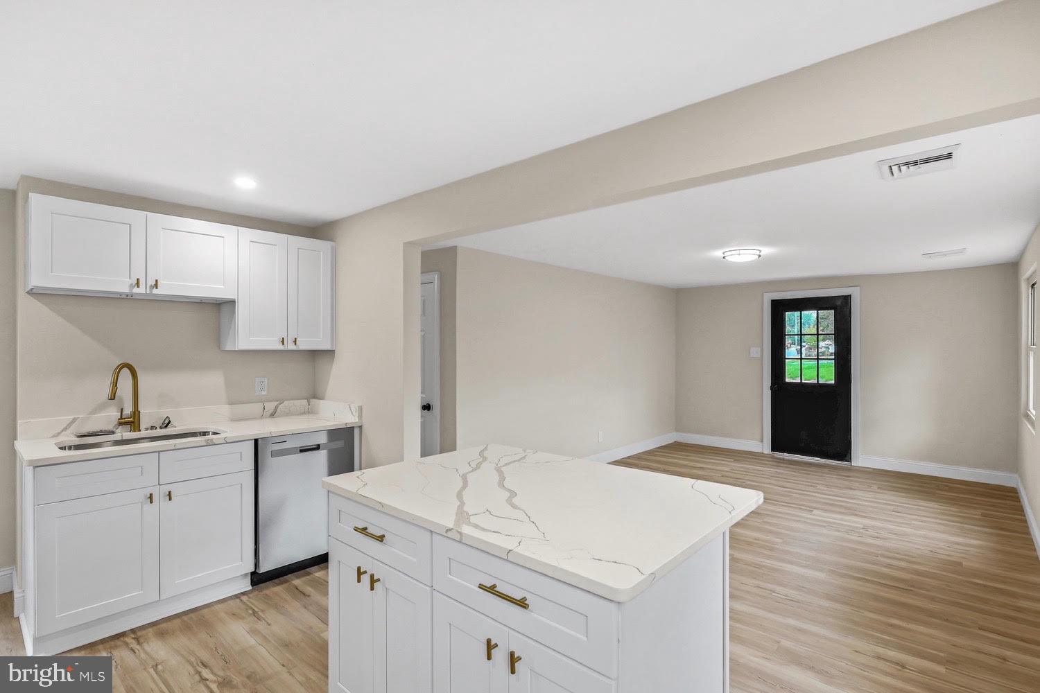 COLLINS PARK - Residential