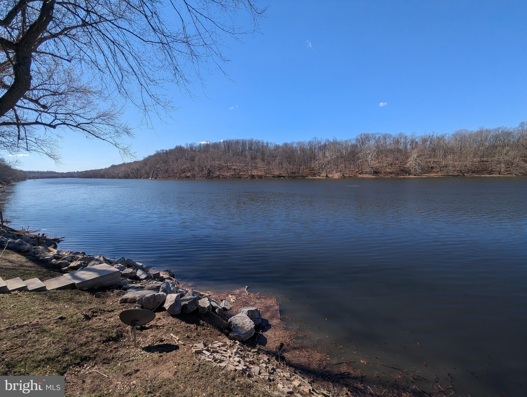 RIVER BEND - Land