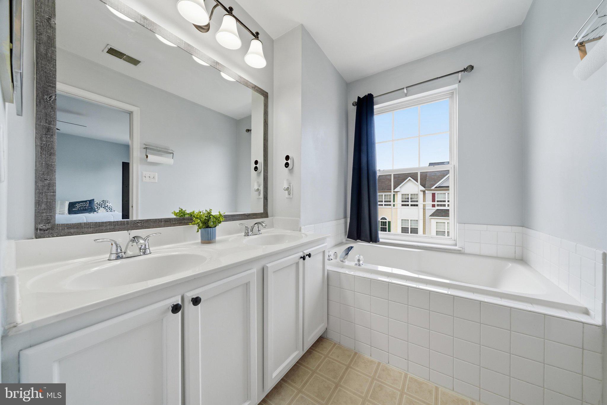 APPLEGATE NORTH - Residential