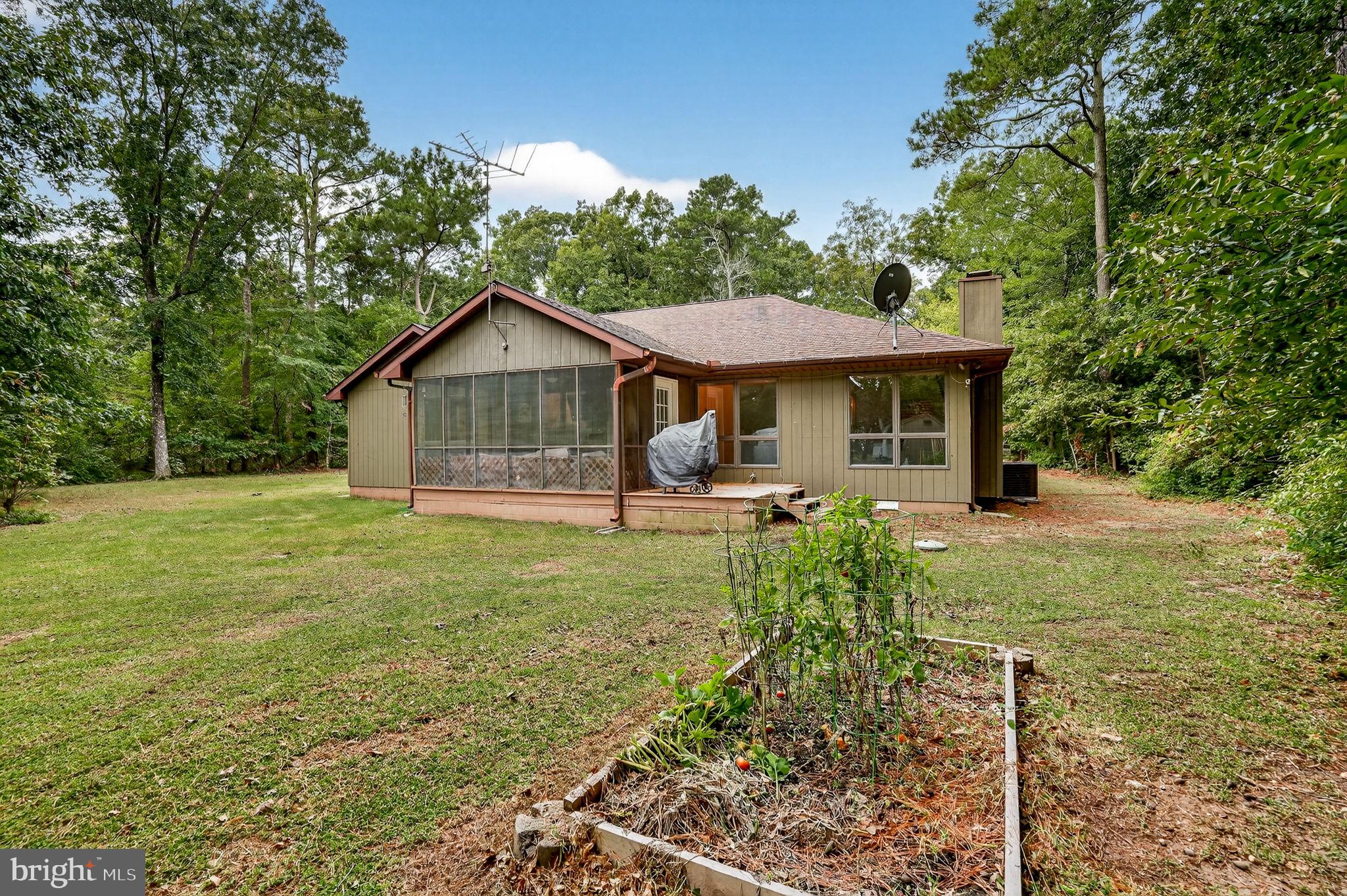 CAPTAIN'S COVE - Residential