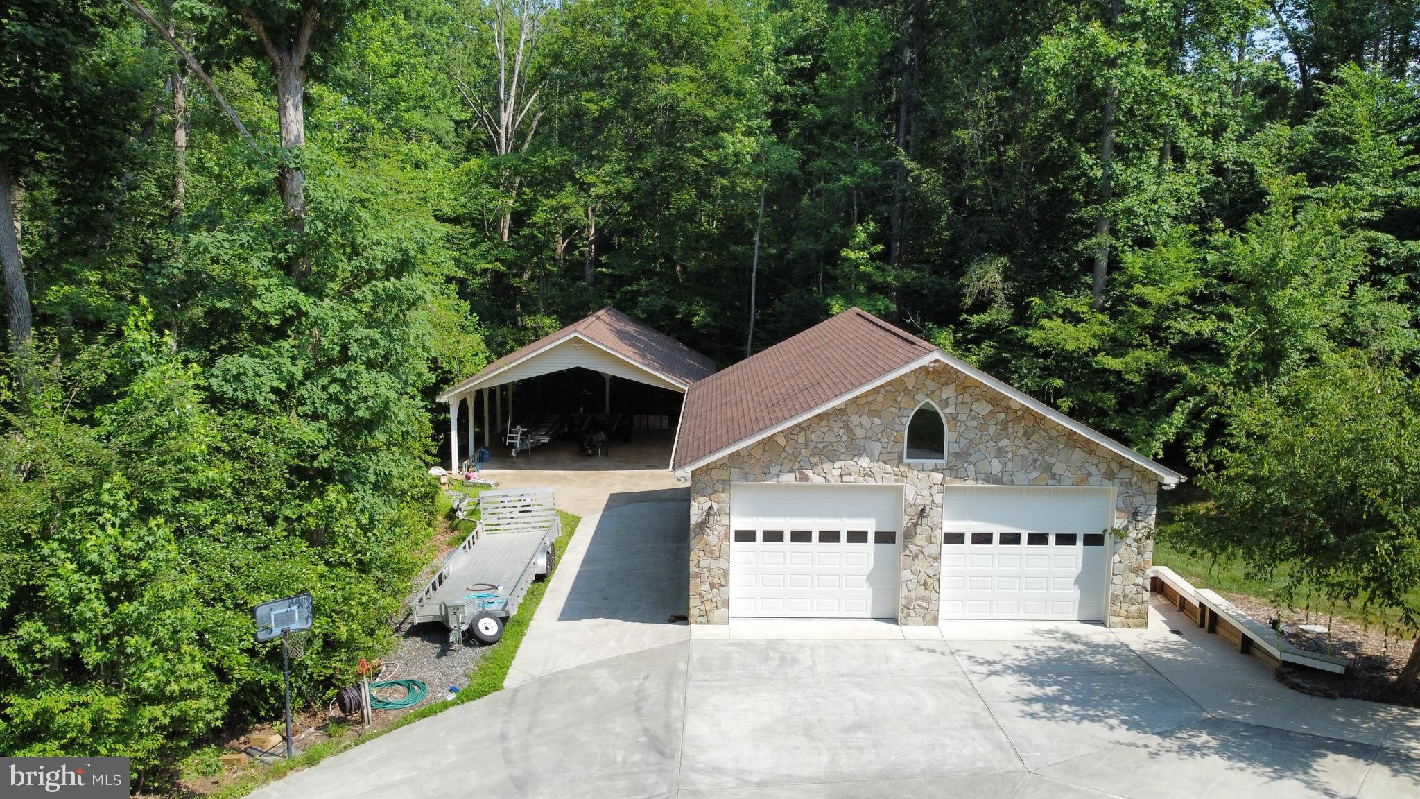 TALL PINES - Residential