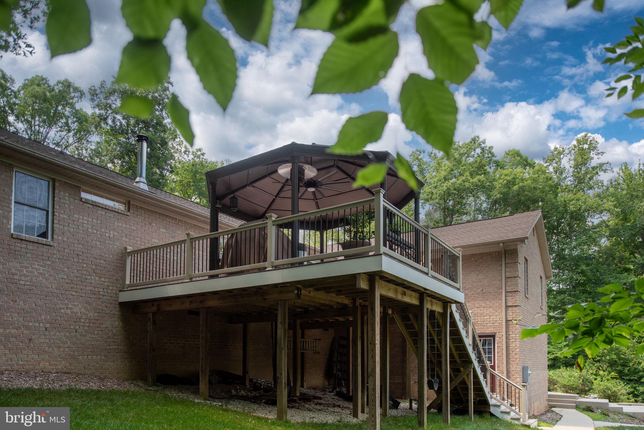 TALL PINES - Residential