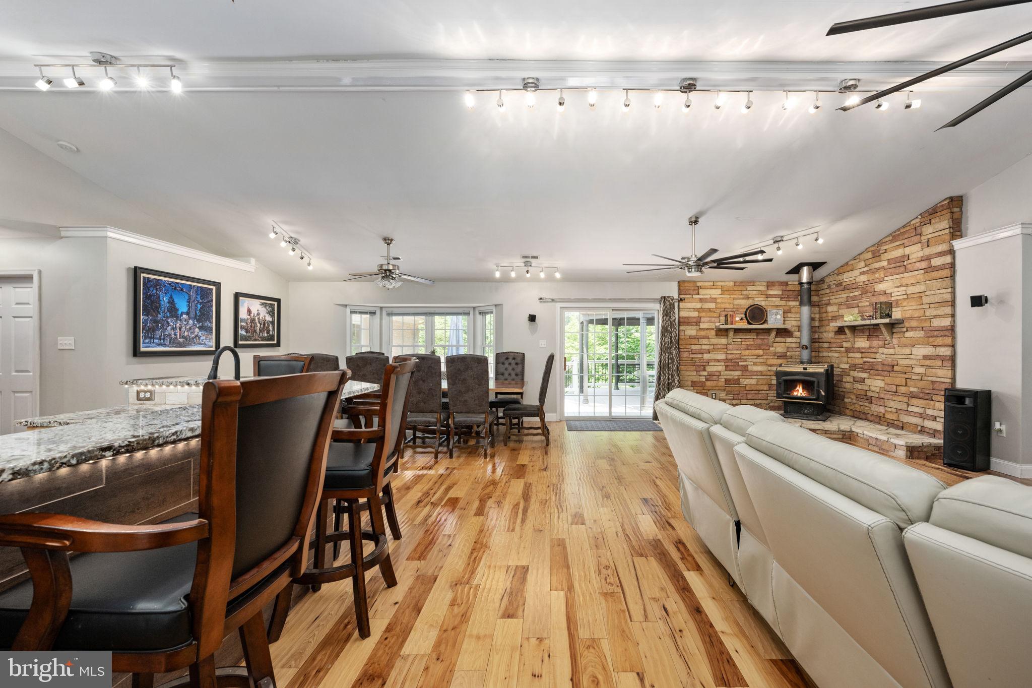 TALL PINES - Residential