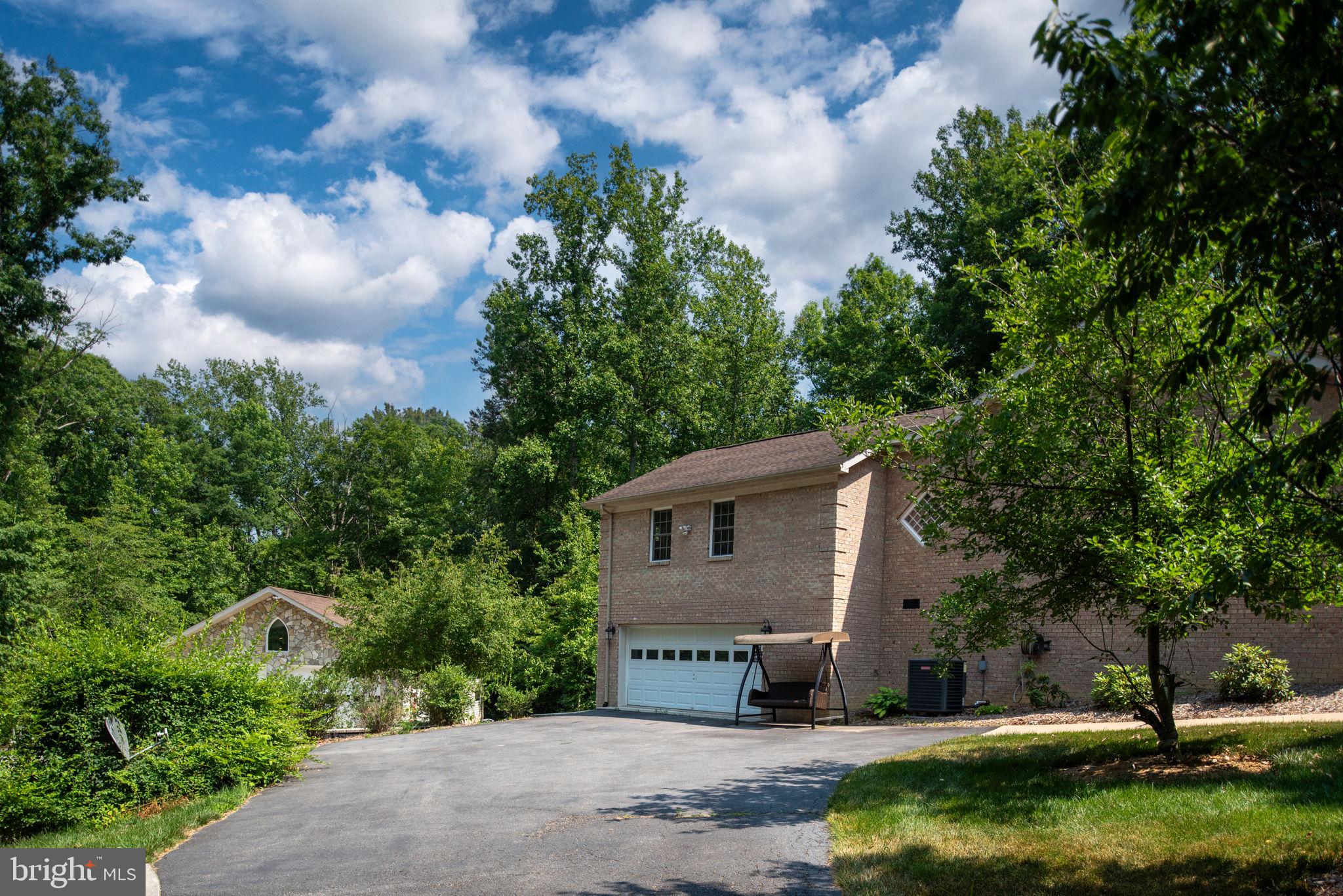TALL PINES - Residential