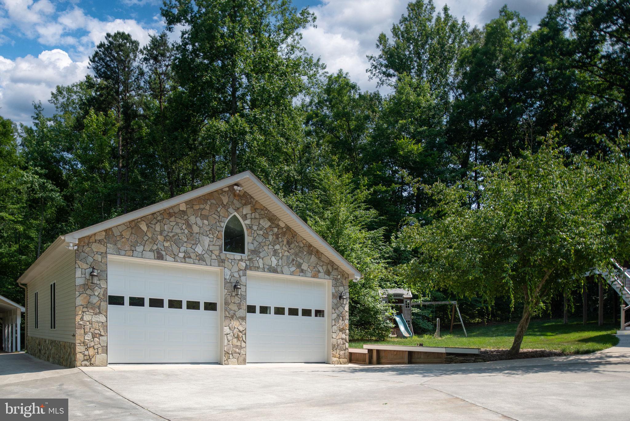 TALL PINES - Residential