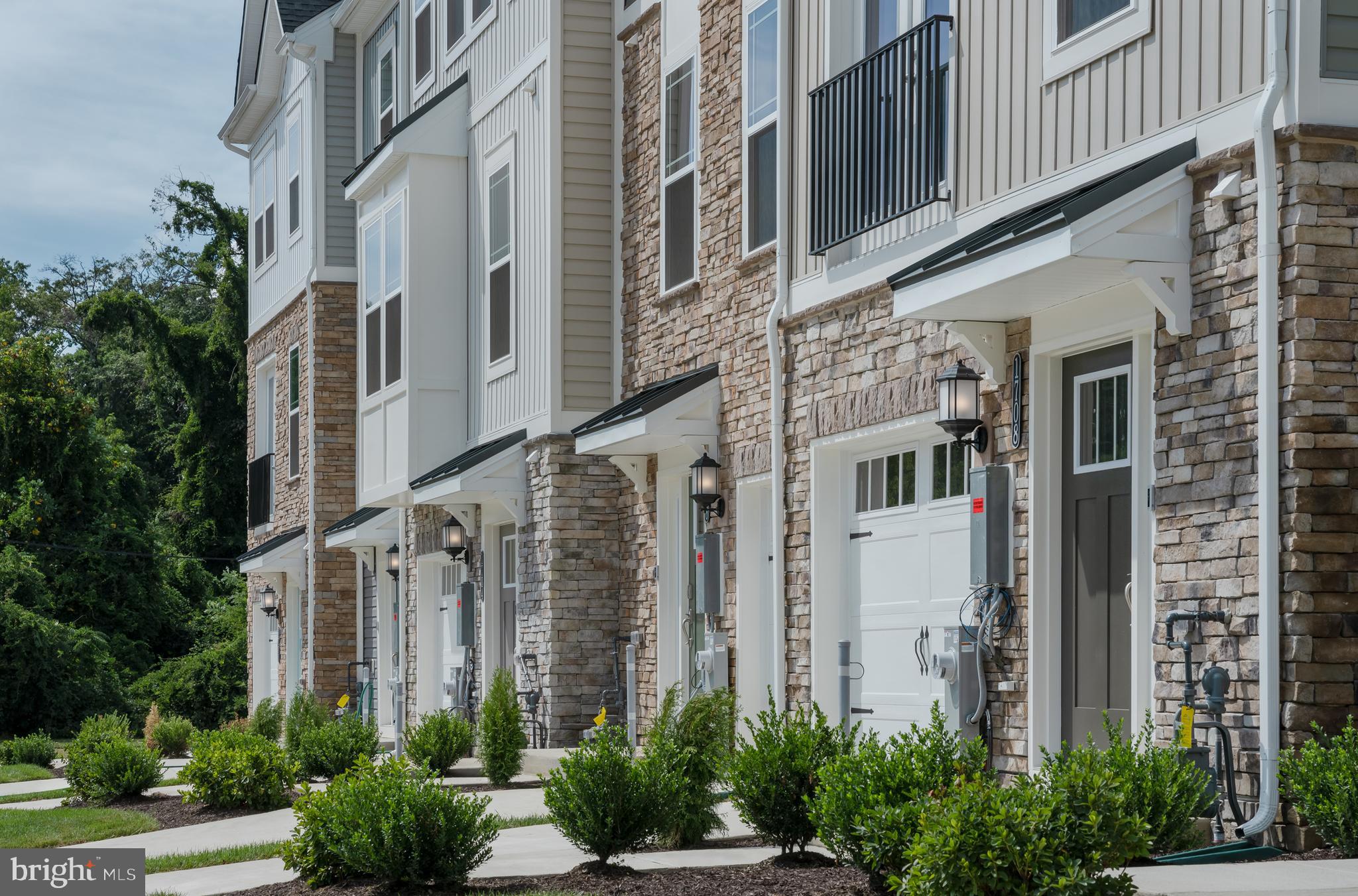 WATER'S LANDING - Residential