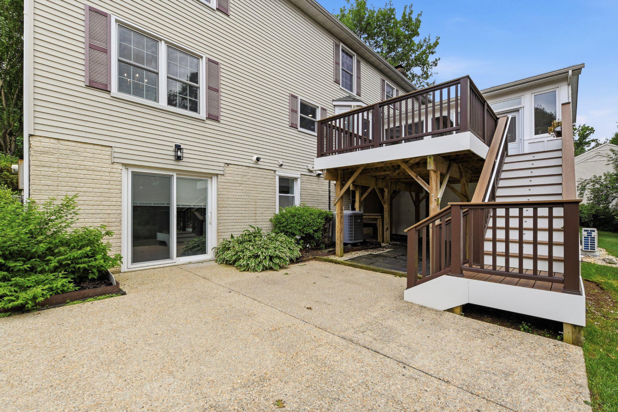 LOCKMEADE - Residential
