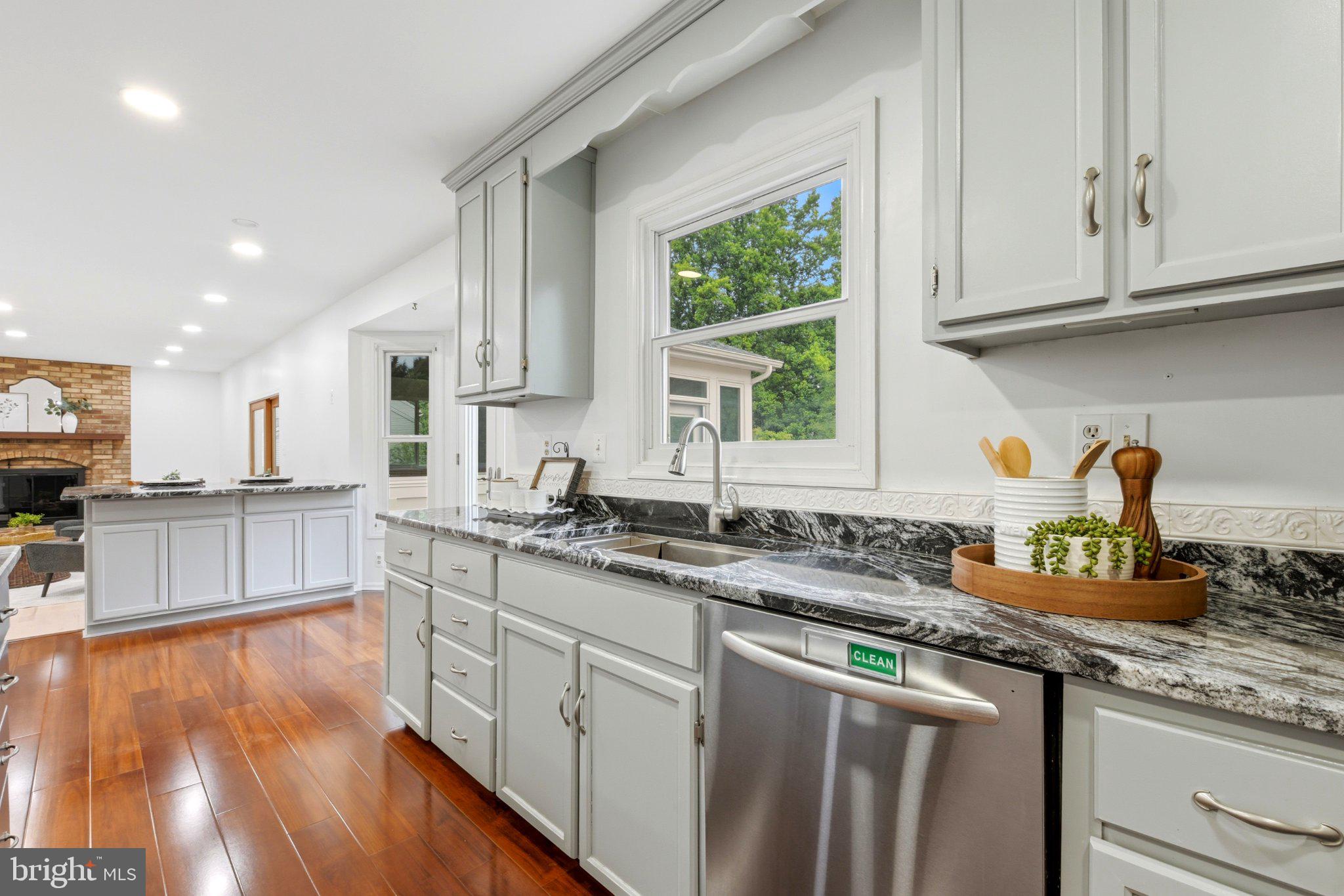 LOCKMEADE - Residential