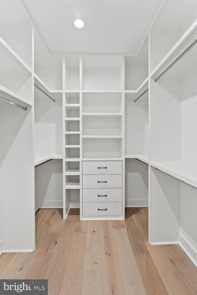 VIENNA WOODS - Residential