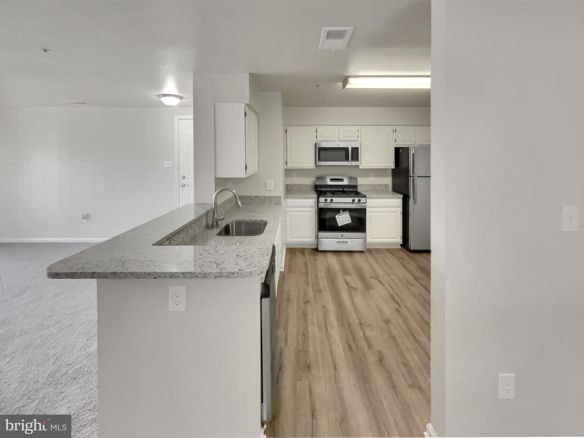 STRATFORD PLACE AT KINGS - Residential