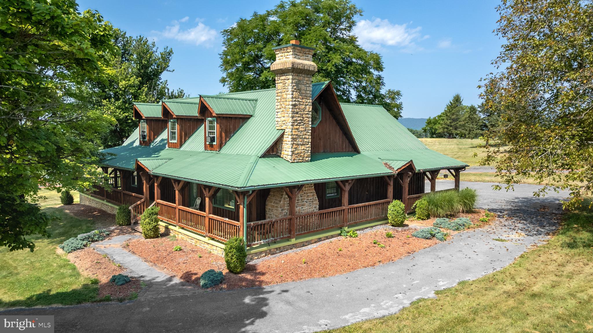 CENTRE HALL - Residential