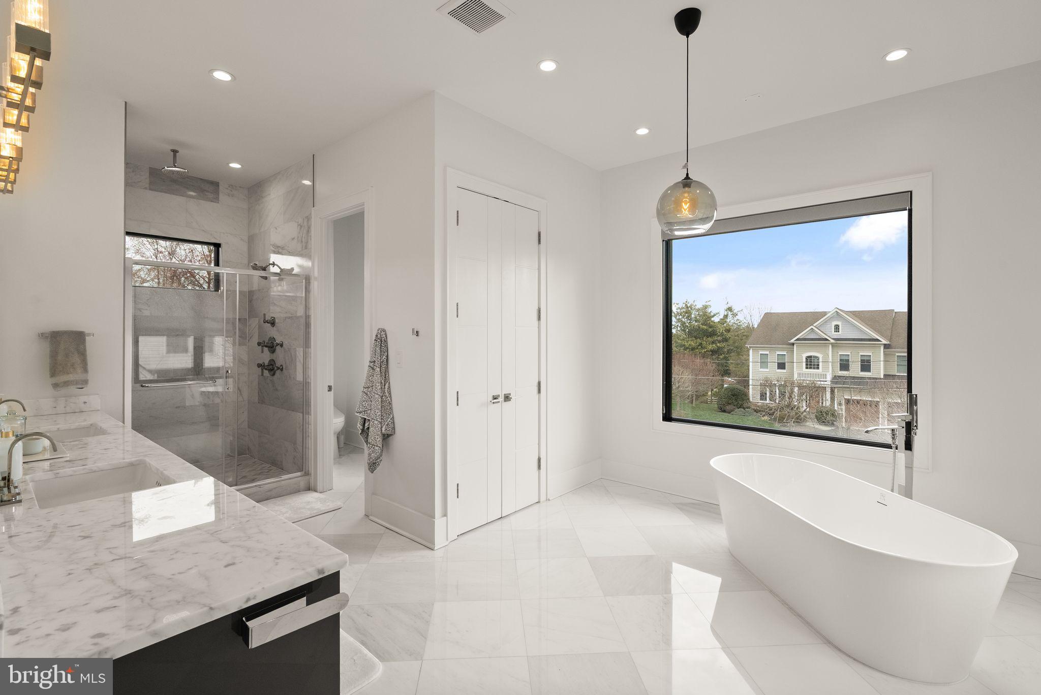 LANGLEY MANOR - Residential